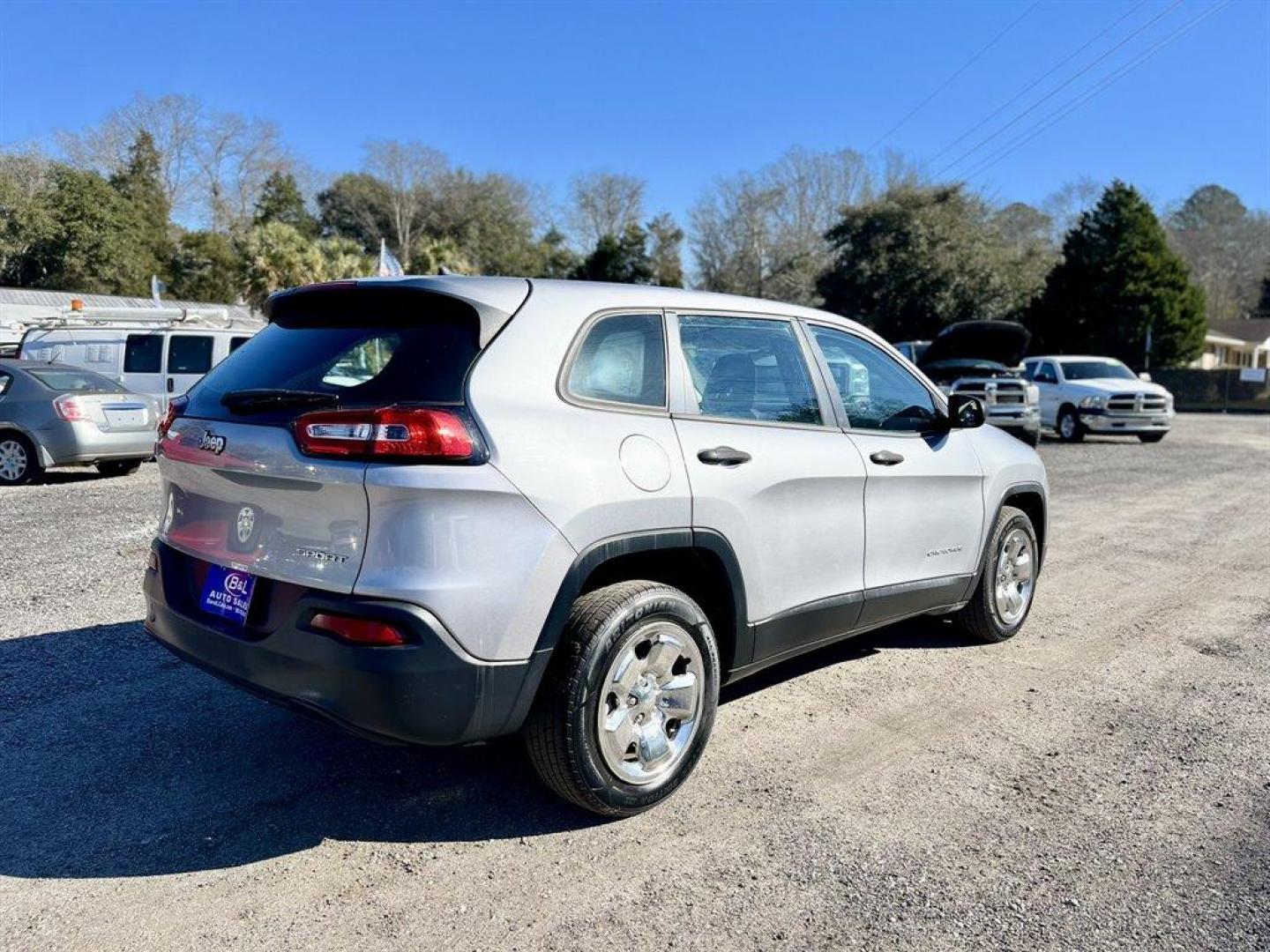 2014 Grey /Black Jeep Cherokee Sport FWD (1C4PJLAB1EW) with an 2.4l I-4 MPI Sohc 2.4l engine, Automatic transmission, located at 745 East Steele Rd., West Columbia, SC, 29170, (803) 755-9148, 33.927212, -81.148483 - Special Internet Price-2014 Jeep Cherokee With Bluetooth, Cloth Low-Back Bucket Seats, Cruise Control w/Steering Wheel Controls, Electronic Stability Control (ESC) And Roll Stability Control (RSC), Powered Windows, Plus More! - Photo#3