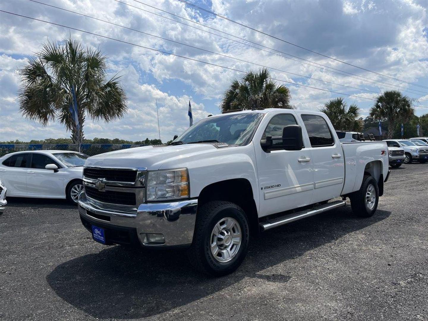 2009 White /Black Chevrolet Silverado 2500 LTZ Crew Cab Long Box 4WD (1GCHK63699F) with an 6.6l V8 DI DSL T/C 6.6l engine, Automatic transmission, located at 745 East Steele Rd., West Columbia, SC, 29170, (803) 755-9148, 33.927212, -81.148483 - Special Internet Price! 2009 Chevrolet Silverado 2500 with leather seats, backup camera, cruise control, powered windows, audio system, digital clock, auto-tone control, Radio Data System (RDS), speed-compensated volume and TheftLock - Photo#0