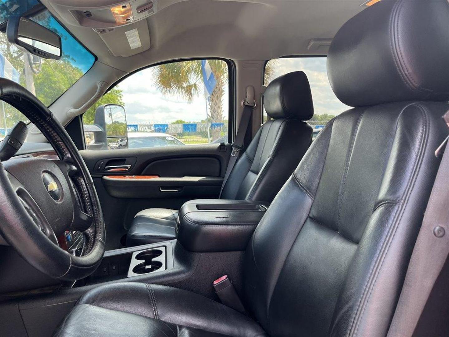 2009 White /Black Chevrolet Silverado 2500 LTZ Crew Cab Long Box 4WD (1GCHK63699F) with an 6.6l V8 DI DSL T/C 6.6l engine, Automatic transmission, located at 745 East Steele Rd., West Columbia, SC, 29170, (803) 755-9148, 33.927212, -81.148483 - Special Internet Price! 2009 Chevrolet Silverado 2500 with leather seats, backup camera, cruise control, powered windows, audio system, digital clock, auto-tone control, Radio Data System (RDS), speed-compensated volume and TheftLock - Photo#15