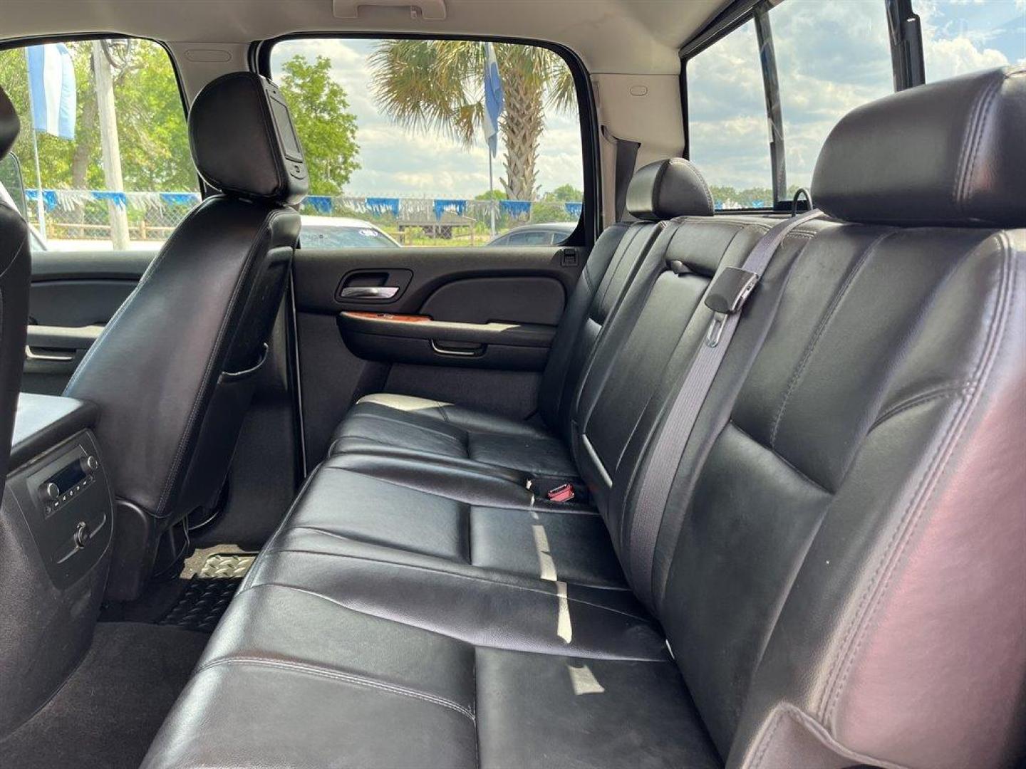 2009 White /Black Chevrolet Silverado 2500 LTZ Crew Cab Long Box 4WD (1GCHK63699F) with an 6.6l V8 DI DSL T/C 6.6l engine, Automatic transmission, located at 745 East Steele Rd., West Columbia, SC, 29170, (803) 755-9148, 33.927212, -81.148483 - Special Internet Price! 2009 Chevrolet Silverado 2500 with leather seats, backup camera, cruise control, powered windows, audio system, digital clock, auto-tone control, Radio Data System (RDS), speed-compensated volume and TheftLock - Photo#17