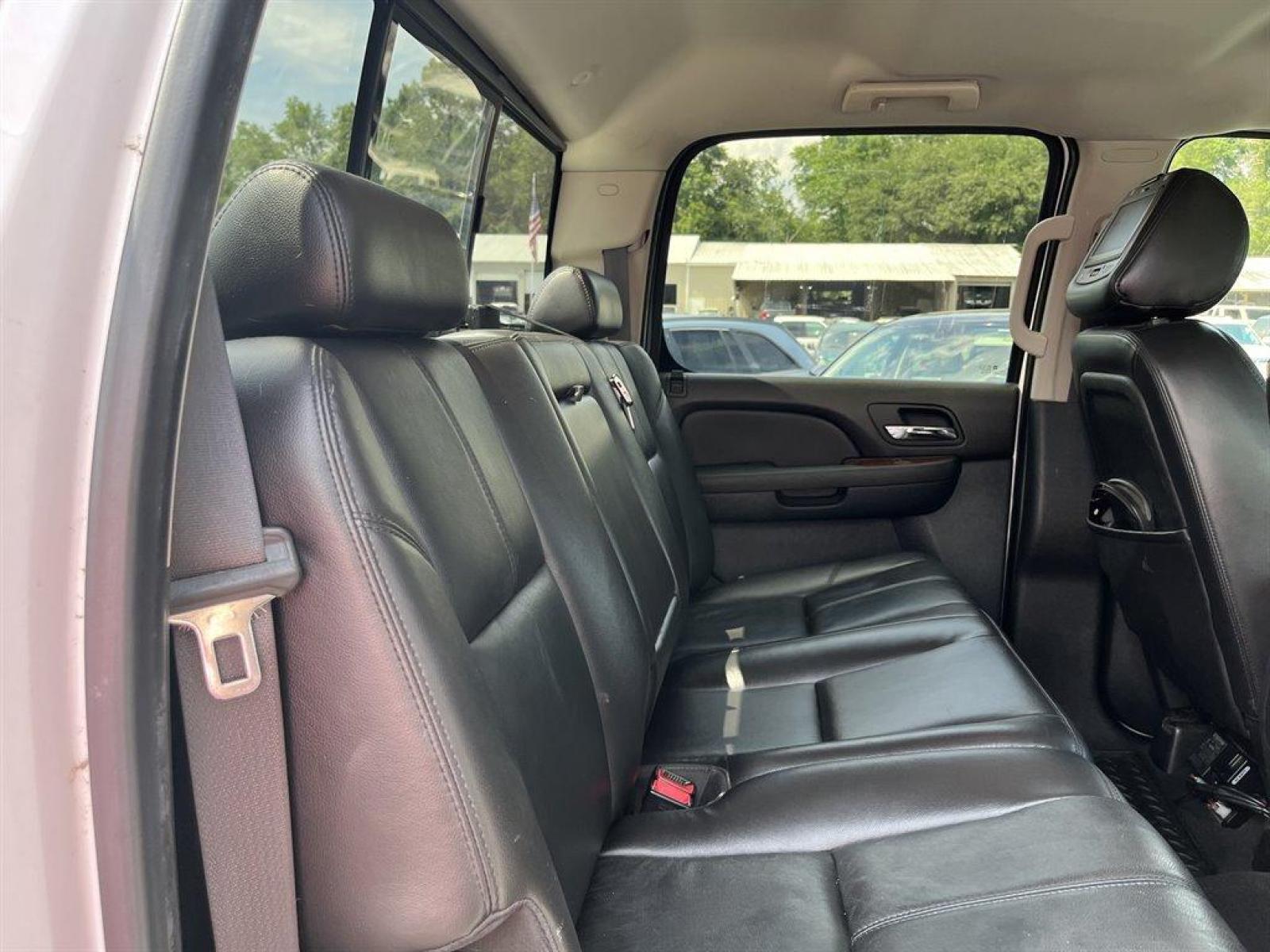 2009 White /Black Chevrolet Silverado 2500 LTZ Crew Cab Long Box 4WD (1GCHK63699F) with an 6.6l V8 DI DSL T/C 6.6l engine, Automatic transmission, located at 745 East Steele Rd., West Columbia, SC, 29170, (803) 755-9148, 33.927212, -81.148483 - Special Internet Price! 2009 Chevrolet Silverado 2500 with leather seats, backup camera, cruise control, powered windows, audio system, digital clock, auto-tone control, Radio Data System (RDS), speed-compensated volume and TheftLock - Photo #20