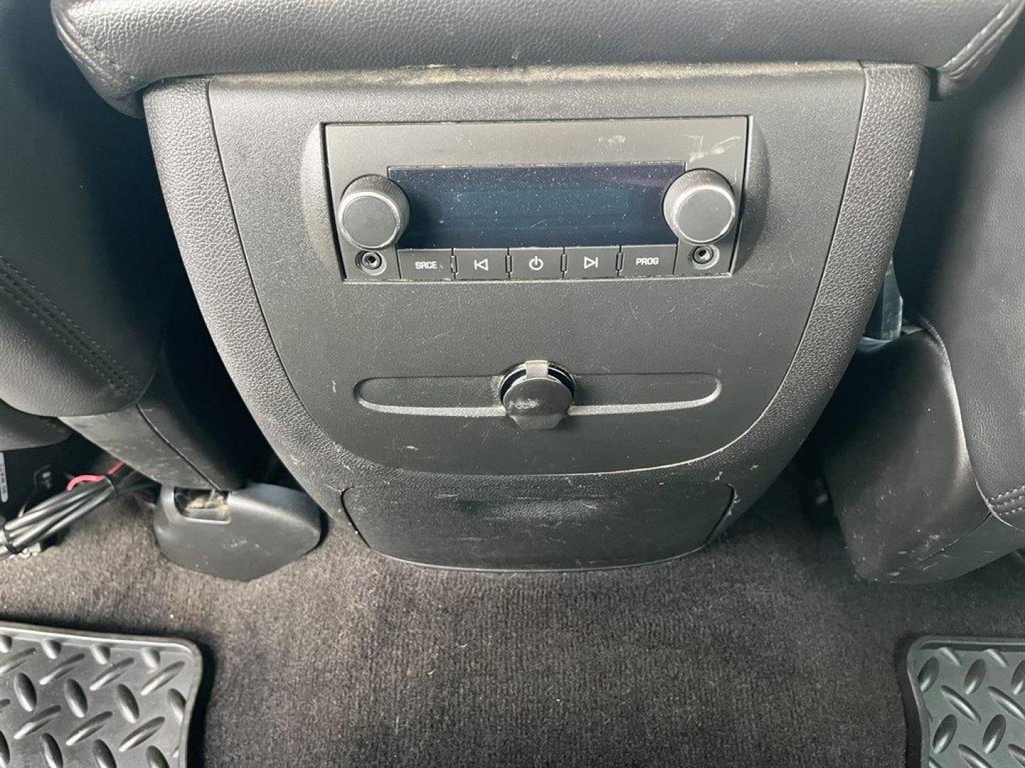 2009 White /Black Chevrolet Silverado 2500 LTZ Crew Cab Long Box 4WD (1GCHK63699F) with an 6.6l V8 DI DSL T/C 6.6l engine, Automatic transmission, located at 745 East Steele Rd., West Columbia, SC, 29170, (803) 755-9148, 33.927212, -81.148483 - Special Internet Price! 2009 Chevrolet Silverado 2500 with leather seats, backup camera, cruise control, powered windows, audio system, digital clock, auto-tone control, Radio Data System (RDS), speed-compensated volume and TheftLock - Photo#21