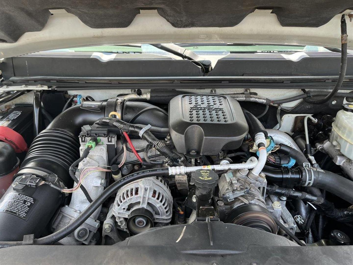 2009 White /Black Chevrolet Silverado 2500 LTZ Crew Cab Long Box 4WD (1GCHK63699F) with an 6.6l V8 DI DSL T/C 6.6l engine, Automatic transmission, located at 745 East Steele Rd., West Columbia, SC, 29170, (803) 755-9148, 33.927212, -81.148483 - Special Internet Price! 2009 Chevrolet Silverado 2500 with leather seats, backup camera, cruise control, powered windows, audio system, digital clock, auto-tone control, Radio Data System (RDS), speed-compensated volume and TheftLock - Photo#34