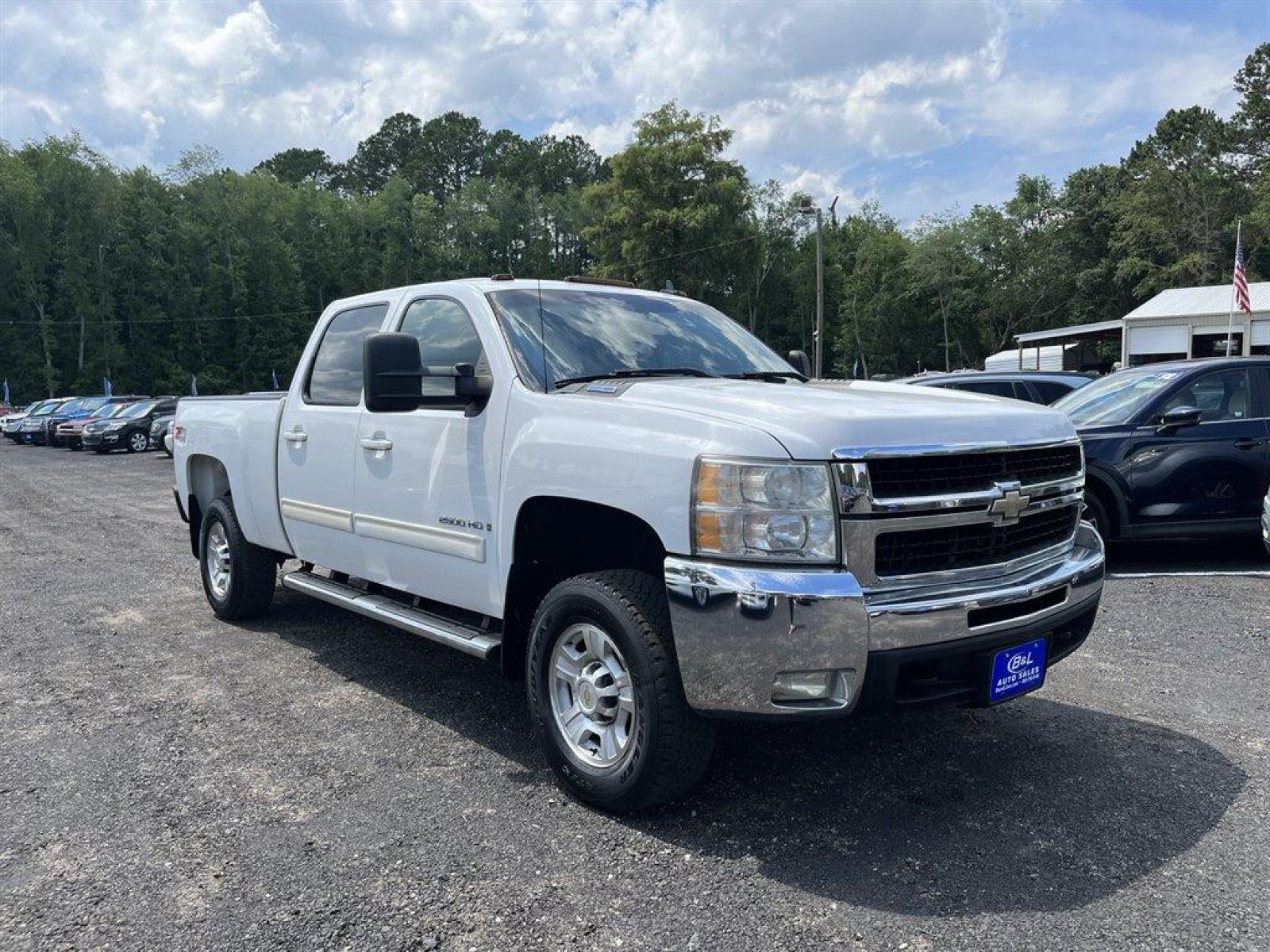 2009 White /Black Chevrolet Silverado 2500 LTZ Crew Cab Long Box 4WD (1GCHK63699F) with an 6.6l V8 DI DSL T/C 6.6l engine, Automatic transmission, located at 745 East Steele Rd., West Columbia, SC, 29170, (803) 755-9148, 33.927212, -81.148483 - Special Internet Price! 2009 Chevrolet Silverado 2500 with leather seats, backup camera, cruise control, powered windows, audio system, digital clock, auto-tone control, Radio Data System (RDS), speed-compensated volume and TheftLock - Photo #3