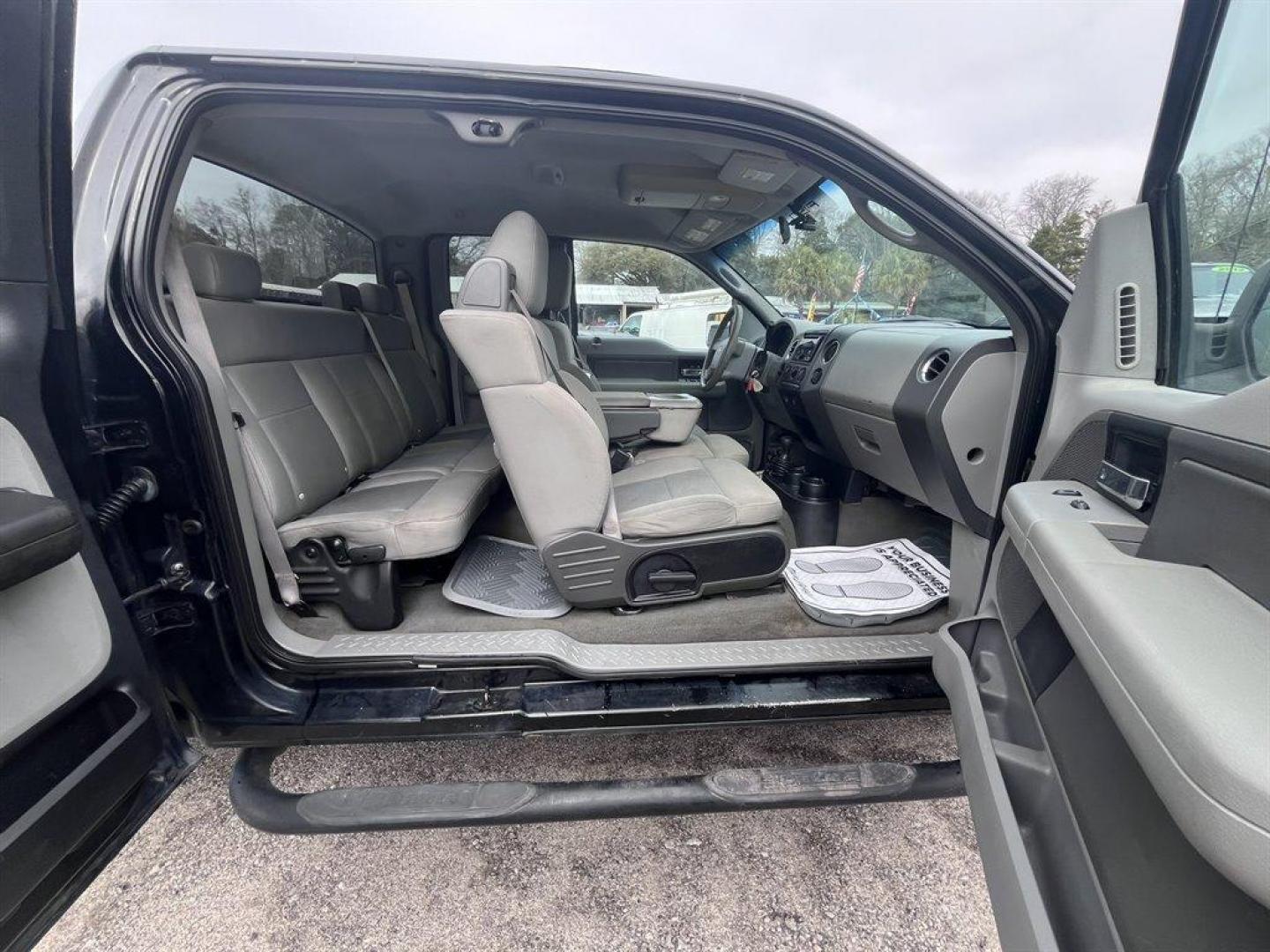 2007 Black /Grey Ford F150 (1FTRX14W47N) with an 4.6l V8 EFI Sohc 4.6l engine, Automatic transmission, located at 745 East Steele Rd., West Columbia, SC, 29170, (803) 755-9148, 33.927212, -81.148483 - Special Internet Price! 2007 Ford F-150 XLT with AM/FM stereo w/CD player, Cruise control, Remote keyless entry, Premium cloth 40/20/40 split bench front seat, Powered windows, Powered door locks, Plus more! - Photo#18