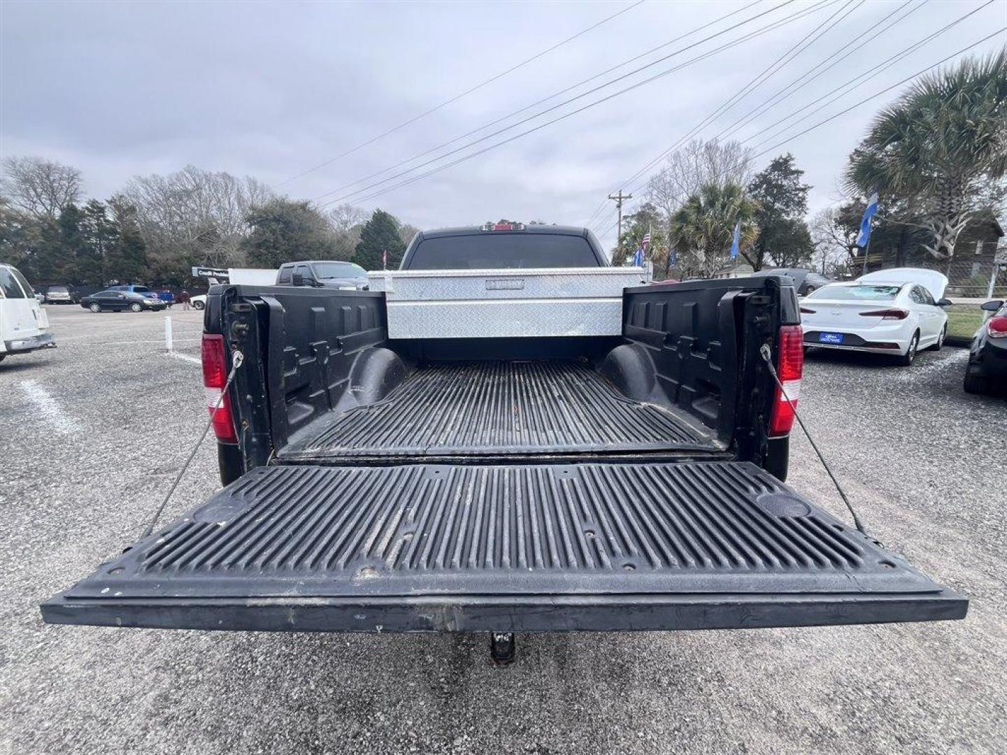 2007 Black /Grey Ford F150 (1FTRX14W47N) with an 4.6l V8 EFI Sohc 4.6l engine, Automatic transmission, located at 745 East Steele Rd., West Columbia, SC, 29170, (803) 755-9148, 33.927212, -81.148483 - Special Internet Price! 2007 Ford F-150 XLT with AM/FM stereo w/CD player, Cruise control, Remote keyless entry, Premium cloth 40/20/40 split bench front seat, Powered windows, Powered door locks, Plus more! - Photo#25