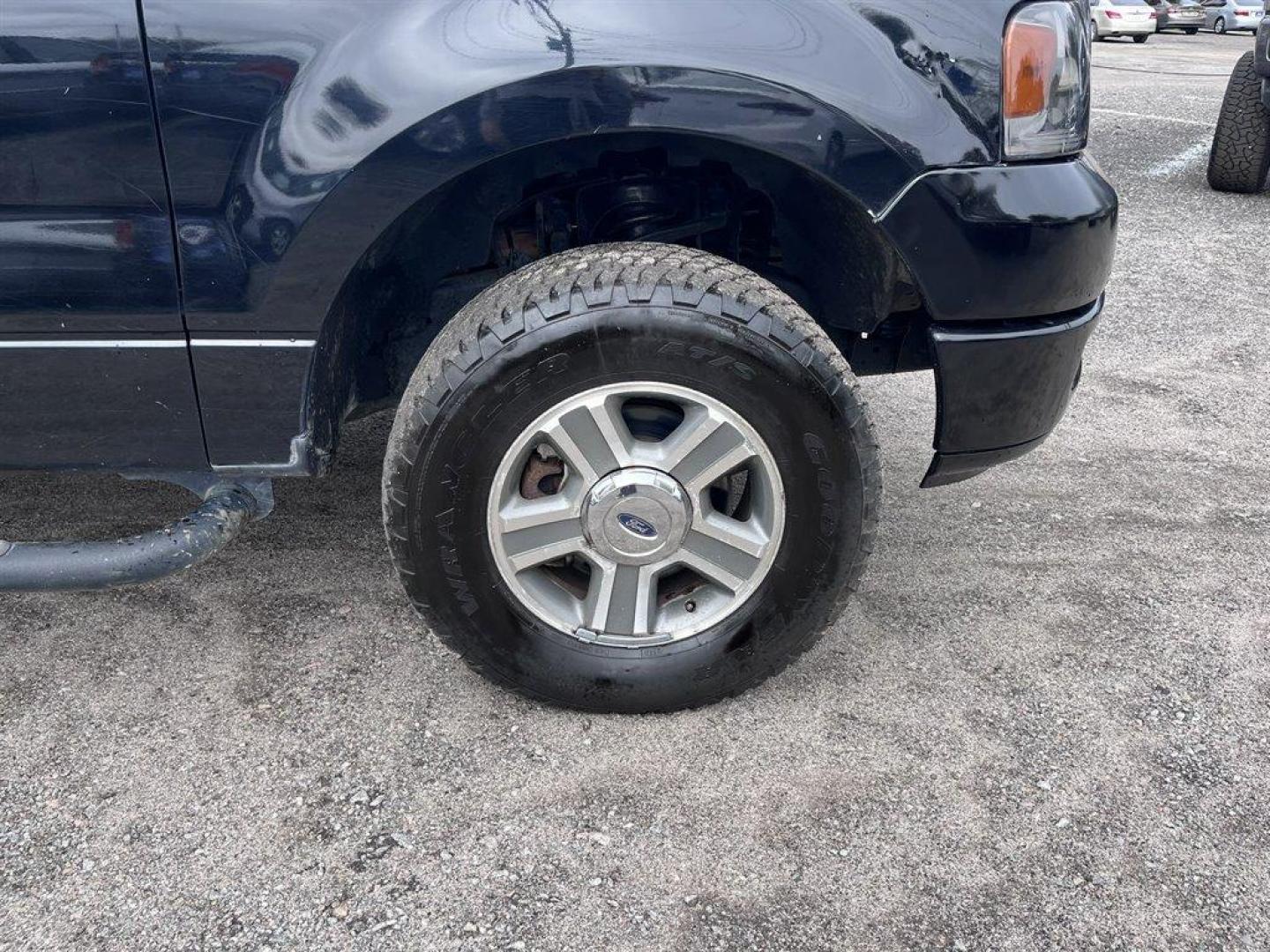 2007 Black /Grey Ford F150 (1FTRX14W47N) with an 4.6l V8 EFI Sohc 4.6l engine, Automatic transmission, located at 745 East Steele Rd., West Columbia, SC, 29170, (803) 755-9148, 33.927212, -81.148483 - Special Internet Price! 2007 Ford F-150 XLT with AM/FM stereo w/CD player, Cruise control, Remote keyless entry, Premium cloth 40/20/40 split bench front seat, Powered windows, Powered door locks, Plus more! - Photo#28