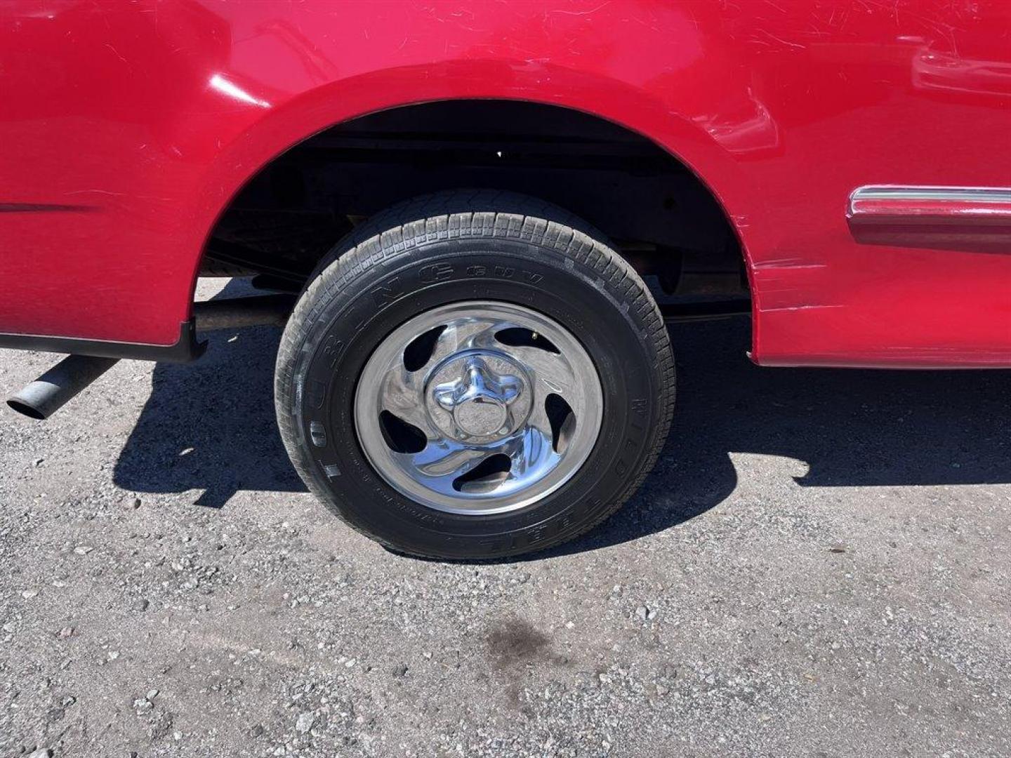 1998 Red /Grey Ford F150 (1FTZX1767WN) with an 4.6l V8 EFI Sohc 4.6l engine, Automatic transmission, located at 745 East Steele Rd., West Columbia, SC, 29170, (803) 755-9148, 33.927212, -81.148483 - Special Internet Price! 1998 Ford F150 Standard with AM/FM radio, Cruise control, Cloth interior, Rear bench seat, Powered windows, Powered door locks, Plus more! - Photo#21