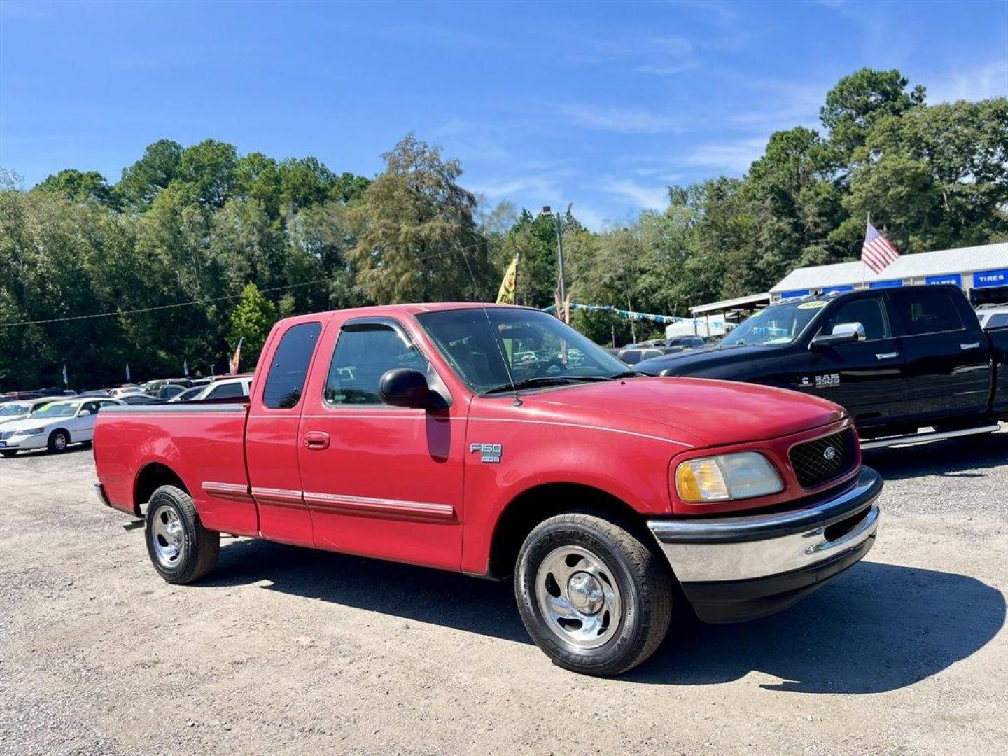 1998 Red /Grey Ford F150 (1FTZX1767WN) with an 4.6l V8 EFI Sohc 4.6l engine, Automatic transmission, located at 745 East Steele Rd., West Columbia, SC, 29170, (803) 755-9148, 33.927212, -81.148483 - Special Internet Price! 1998 Ford F150 Standard with AM/FM radio, Cruise control, Cloth interior, Rear bench seat, Powered windows, Powered door locks, Plus more! - Photo#3