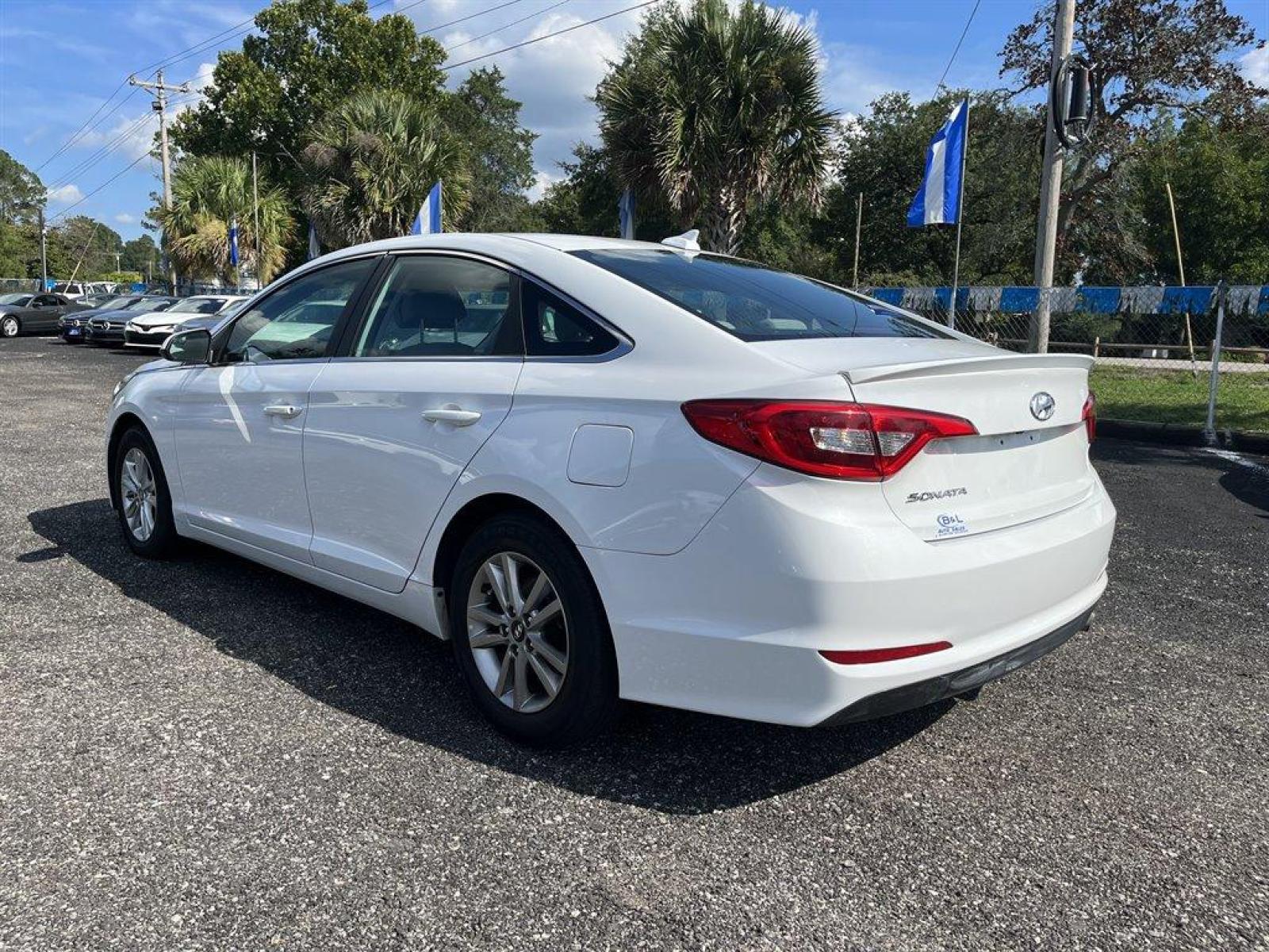 2016 White /Tan Hyundai Sonata (5NPE24AF2GH) with an 2.4l I-4 DI Dohc 2.4l engine, Automatic transmission, located at 745 East Steele Rd., West Columbia, SC, 29170, (803) 755-9148, 33.927212, -81.148483 - Special Internet Price-2016 Hyundai Sonata has Bluetooth, Power Windows, Cloth Interior and Cold A/C - Photo #1