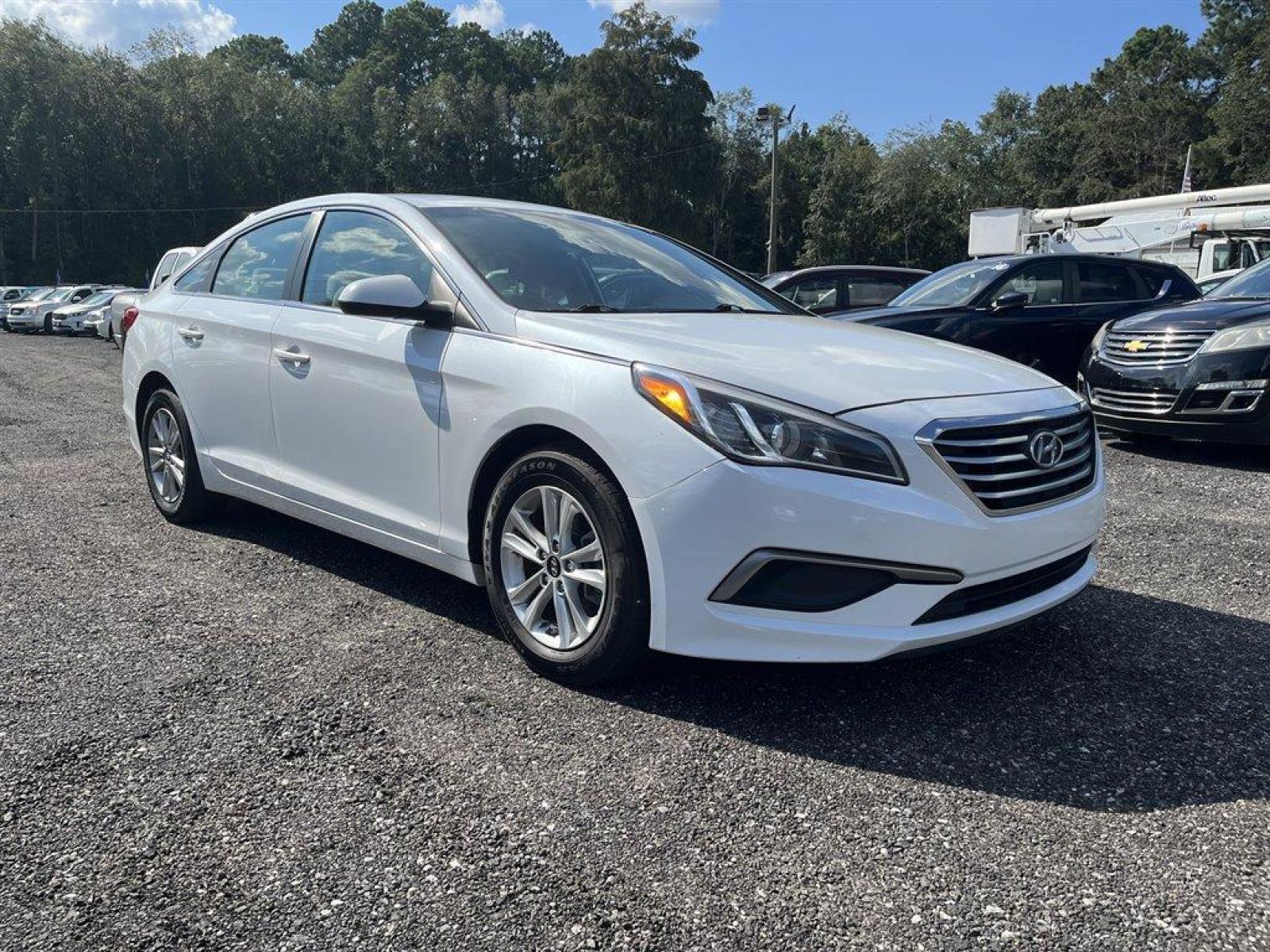 2016 White /Tan Hyundai Sonata (5NPE24AF2GH) with an 2.4l I-4 DI Dohc 2.4l engine, Automatic transmission, located at 745 East Steele Rd., West Columbia, SC, 29170, (803) 755-9148, 33.927212, -81.148483 - Special Internet Price-2016 Hyundai Sonata has Bluetooth, Power Windows, Cloth Interior and Cold A/C - Photo #3