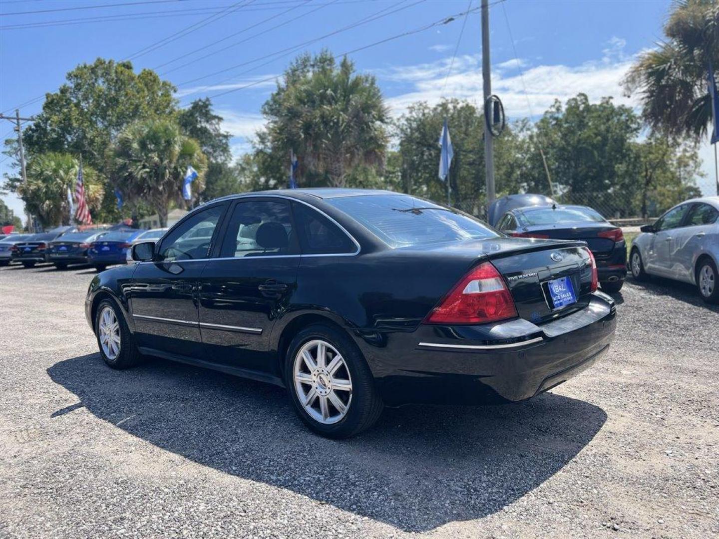 2005 Black /Tan Ford Five Hundred (1FAHP251X5G) with an 3.0l V6 EFI 3.0l engine, Automatic transmission, located at 745 East Steele Rd., West Columbia, SC, 29170, (803) 755-9148, 33.927212, -81.148483 - Special Internet Price! 2005 Ford Five Hundred Limited with AM/FM stereo, Speed control, Cruise Control, Remote keyless entry, Dual zone air conditioning, Leather interior, Powered memory driver seat, 60/40 split fold-flat rear seat, Plus more! - Photo#1