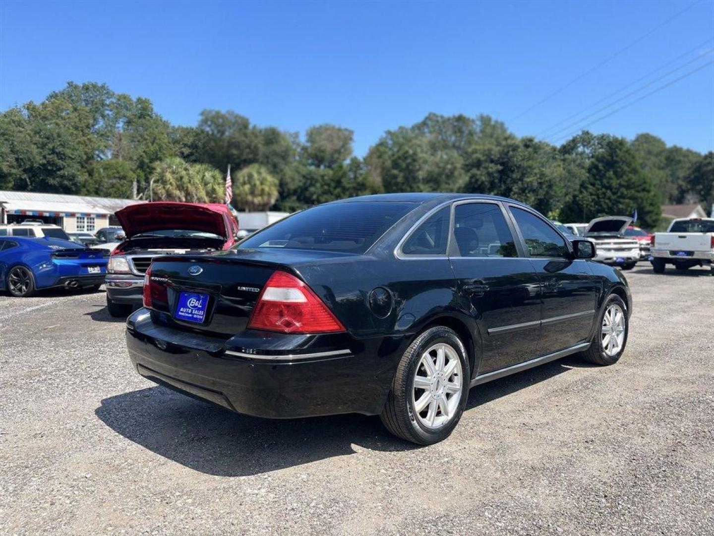 2005 Black /Tan Ford Five Hundred (1FAHP251X5G) with an 3.0l V6 EFI 3.0l engine, Automatic transmission, located at 745 East Steele Rd., West Columbia, SC, 29170, (803) 755-9148, 33.927212, -81.148483 - Special Internet Price! 2005 Ford Five Hundred Limited with AM/FM stereo, Speed control, Cruise Control, Remote keyless entry, Dual zone air conditioning, Leather interior, Powered memory driver seat, 60/40 split fold-flat rear seat, Plus more! - Photo#2