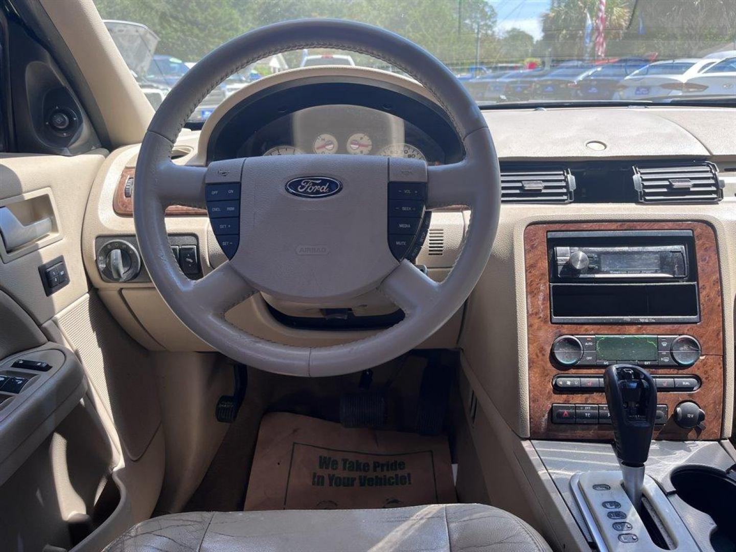 2005 Black /Tan Ford Five Hundred (1FAHP251X5G) with an 3.0l V6 EFI 3.0l engine, Automatic transmission, located at 745 East Steele Rd., West Columbia, SC, 29170, (803) 755-9148, 33.927212, -81.148483 - Special Internet Price! 2005 Ford Five Hundred Limited with AM/FM stereo, Speed control, Cruise Control, Remote keyless entry, Dual zone air conditioning, Leather interior, Powered memory driver seat, 60/40 split fold-flat rear seat, Plus more! - Photo#4