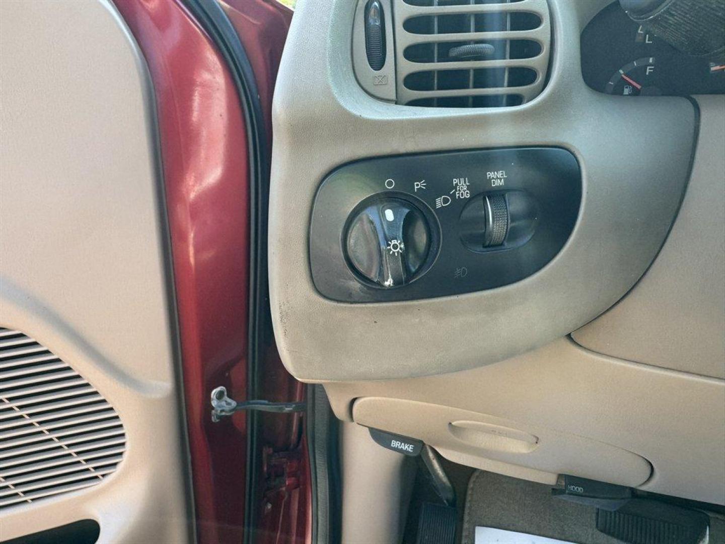 1999 Red /Tan Ford F150 (1FTRX18W0XN) with an 4.6l V8 EFI Sohc 4.6l engine, Automatic transmission, located at 745 East Steele Rd., West Columbia, SC, 29170, (803) 755-9148, 33.927212, -81.148483 - Special Internet Price! 1999 Ford F150 - Photo#15