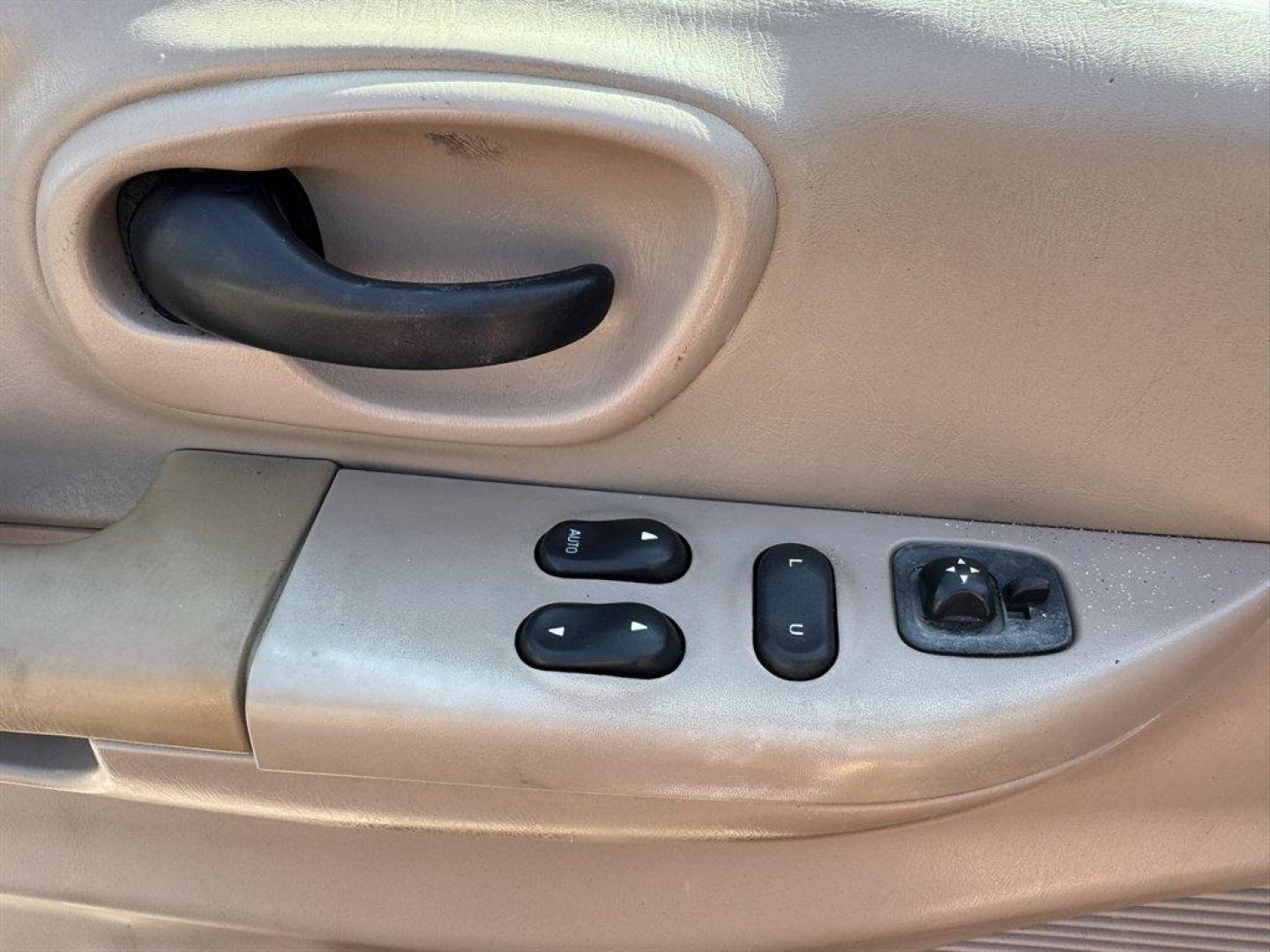 1999 Red /Tan Ford F150 (1FTRX18W0XN) with an 4.6l V8 EFI Sohc 4.6l engine, Automatic transmission, located at 745 East Steele Rd., West Columbia, SC, 29170, (803) 755-9148, 33.927212, -81.148483 - Special Internet Price! 1999 Ford F150 - Photo#17