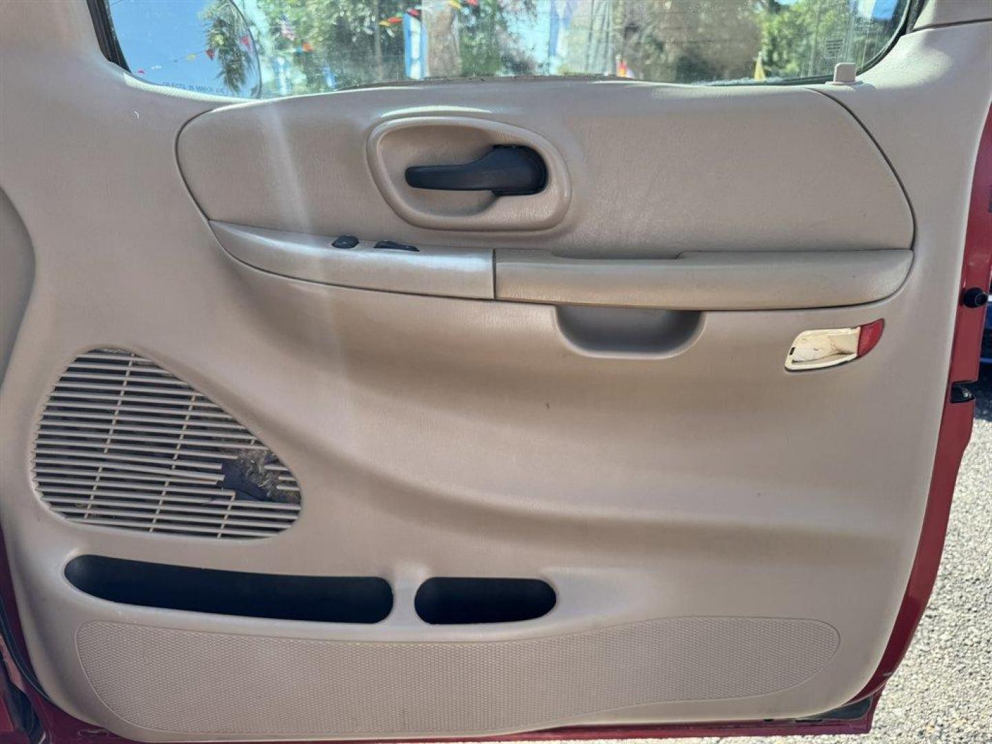 1999 Red /Tan Ford F150 (1FTRX18W0XN) with an 4.6l V8 EFI Sohc 4.6l engine, Automatic transmission, located at 745 East Steele Rd., West Columbia, SC, 29170, (803) 755-9148, 33.927212, -81.148483 - Special Internet Price! 1999 Ford F150 - Photo#23