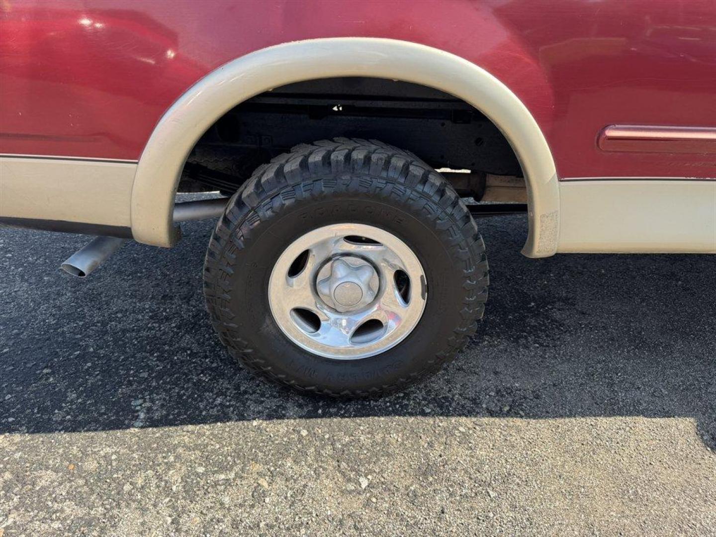 1999 Red /Tan Ford F150 (1FTRX18W0XN) with an 4.6l V8 EFI Sohc 4.6l engine, Automatic transmission, located at 745 East Steele Rd., West Columbia, SC, 29170, (803) 755-9148, 33.927212, -81.148483 - Special Internet Price! 1999 Ford F150 - Photo#29