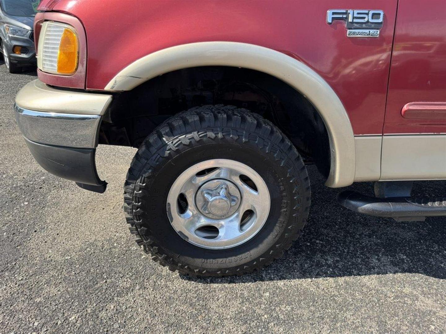 1999 Red /Tan Ford F150 (1FTRX18W0XN) with an 4.6l V8 EFI Sohc 4.6l engine, Automatic transmission, located at 745 East Steele Rd., West Columbia, SC, 29170, (803) 755-9148, 33.927212, -81.148483 - Special Internet Price! 1999 Ford F150 - Photo#31