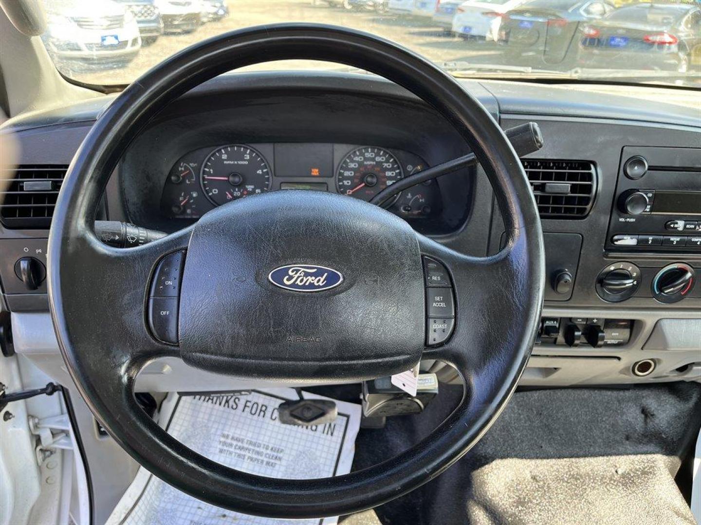 2007 White /Grey Ford F450sd Regular Cab 2WD DRW (1FDXF46P47E) with an 6.0l V8 FI Tdsl 6.0l engine, Automatic transmission, located at 745 East Steele Rd., West Columbia, SC, 29170, (803) 755-9148, 33.927212, -81.148483 - Special Internet Price-2007 Ford F450sd XL Utility Box on bed, Cold A/C, Cruise Control, Leather Interior and AUX port - Photo#5