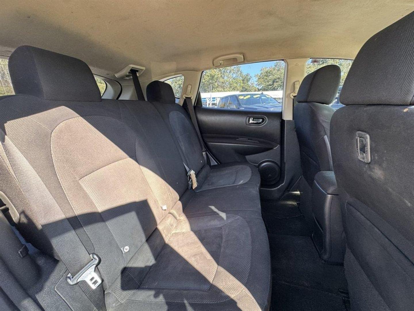 2014 White /Grey Nissan Rogue Select (JN8AS5MT5EW) with an 2.5l I-4 MPI Dohc 2.5l engine, Automatic transmission, located at 745 East Steele Rd., West Columbia, SC, 29170, (803) 755-9148, 33.927212, -81.148483 - Special Internet Price! 2014 Nissan Rogue Select - Photo#21