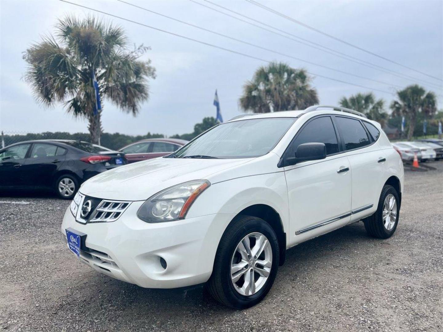 2014 White /Grey Nissan Rogue Select (JN8AS5MT5EW) with an 2.5l I-4 MPI Dohc 2.5l engine, Automatic transmission, located at 745 East Steele Rd., West Columbia, SC, 29170, (803) 755-9148, 33.927212, -81.148483 - Special Internet Price! 2014 Nissan Rogue Select with Bluetooth, AM/FM/CD Audio System, Backup Camera, Remote Keyless Entry, Manual Air Conditioning, Cloth Interior, 60-40 Folding Bench Rear Seat, Plus More! - Photo#0