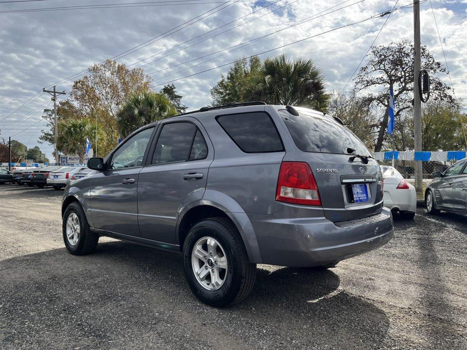 2005 Blue /Grey Kia Sorento (KNDJD733555) with an 3.5l V6 EFI 3.5l engine, Auto transmission, located at 745 East Steele Rd., West Columbia, SC, 29170, (803) 755-9148, 33.927212, -81.148483 - Internet CASH Special Price-2005 Kia Sorento LX has Snow Mode, Power Windows, Cloth Interior and is Very Spacious AS IS! AS IS! AS IS! - Photo #1