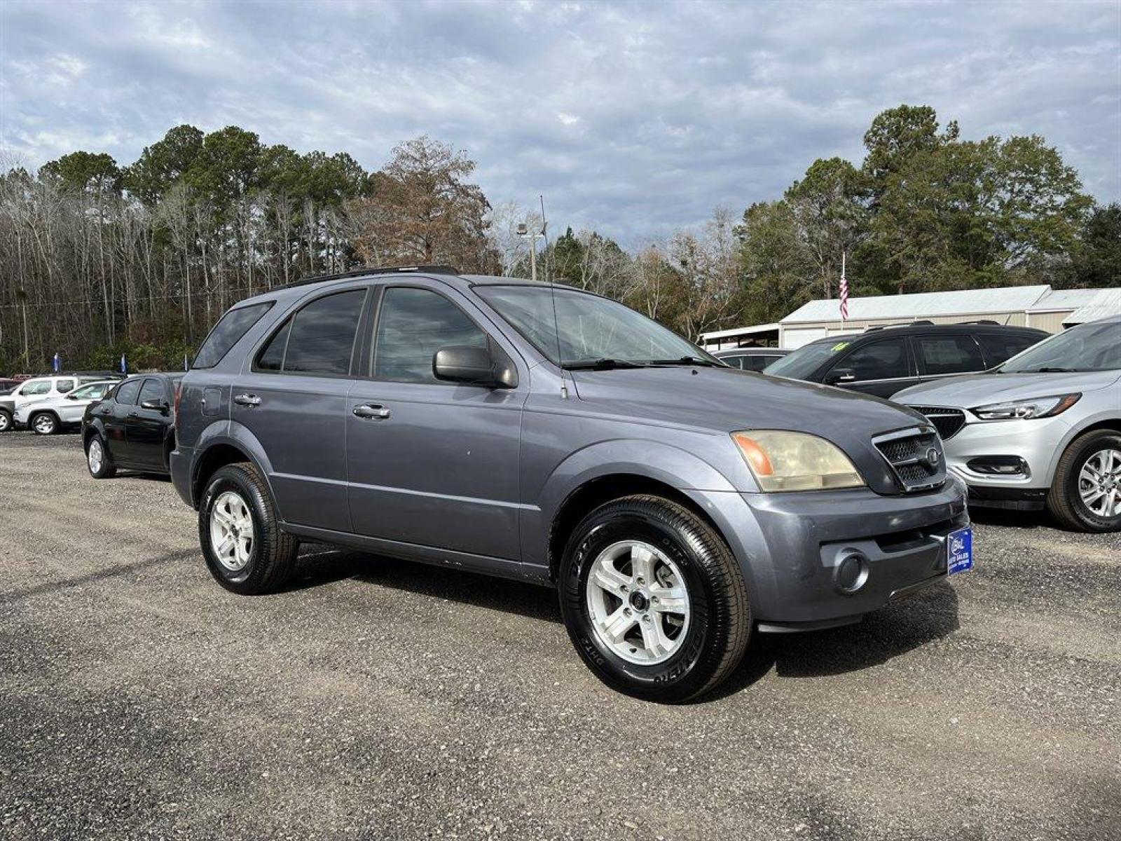 2005 Blue /Grey Kia Sorento (KNDJD733555) with an 3.5l V6 EFI 3.5l engine, Auto transmission, located at 745 East Steele Rd., West Columbia, SC, 29170, (803) 755-9148, 33.927212, -81.148483 - Internet CASH Special Price-2005 Kia Sorento LX has Snow Mode, Power Windows, Cloth Interior and is Very Spacious AS IS! AS IS! AS IS! - Photo #3