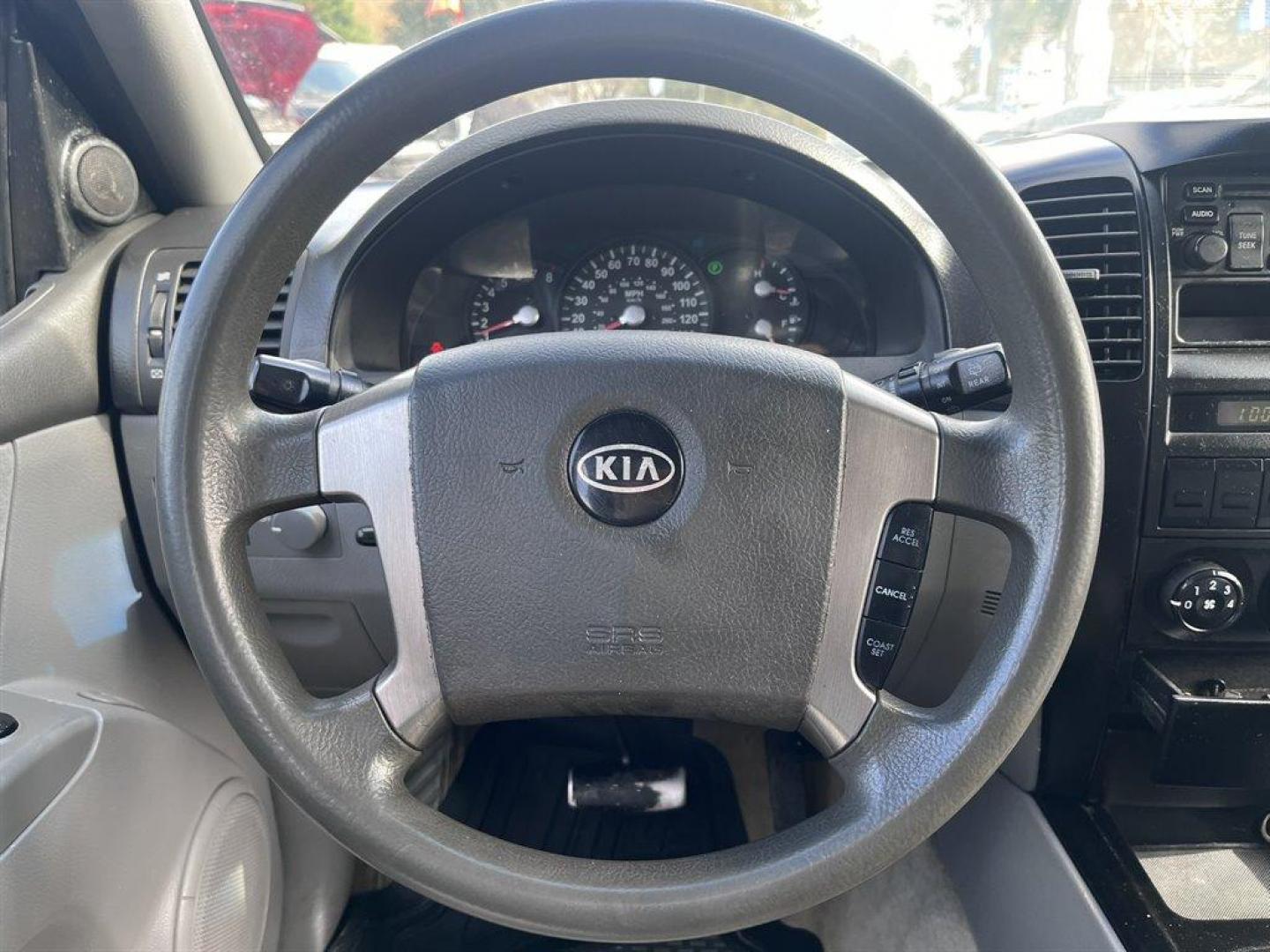 2005 Blue /Grey Kia Sorento EX 2WD (KNDJD733555) with an 3.5l V6 EFI 3.5l engine, Automatic transmission, located at 745 East Steele Rd., West Columbia, SC, 29170, (803) 755-9148, 33.927212, -81.148483 - Special Internet Price! 2005 Kia Sorento with AM/FM radio, Cruise control, Cloth interior, Powered windows, Powered door locks, Plus more! - Photo#5