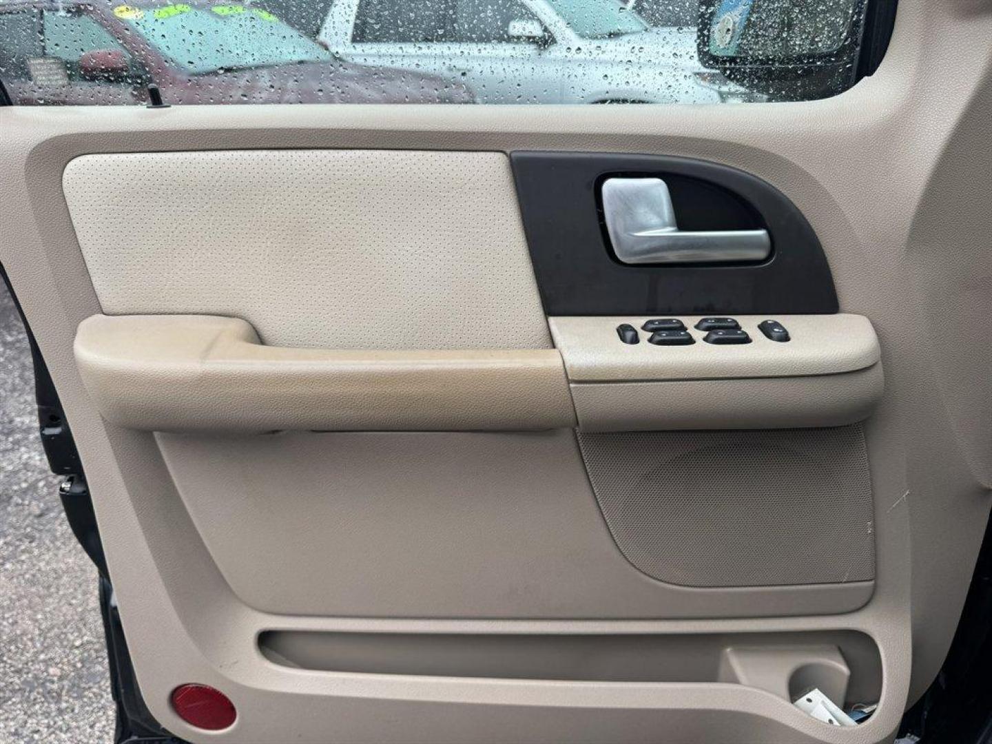 2003 Black /Tan Ford Expedition (1FMEU15W43L) with an 4.6l V8 EFI Sohc 4.6l engine, Automatic transmission, located at 745 East Steele Rd., West Columbia, SC, 29170, (803) 755-9148, 33.927212, -81.148483 - Special Internet Price! 2003 Ford Expedition XLT - Photo#13