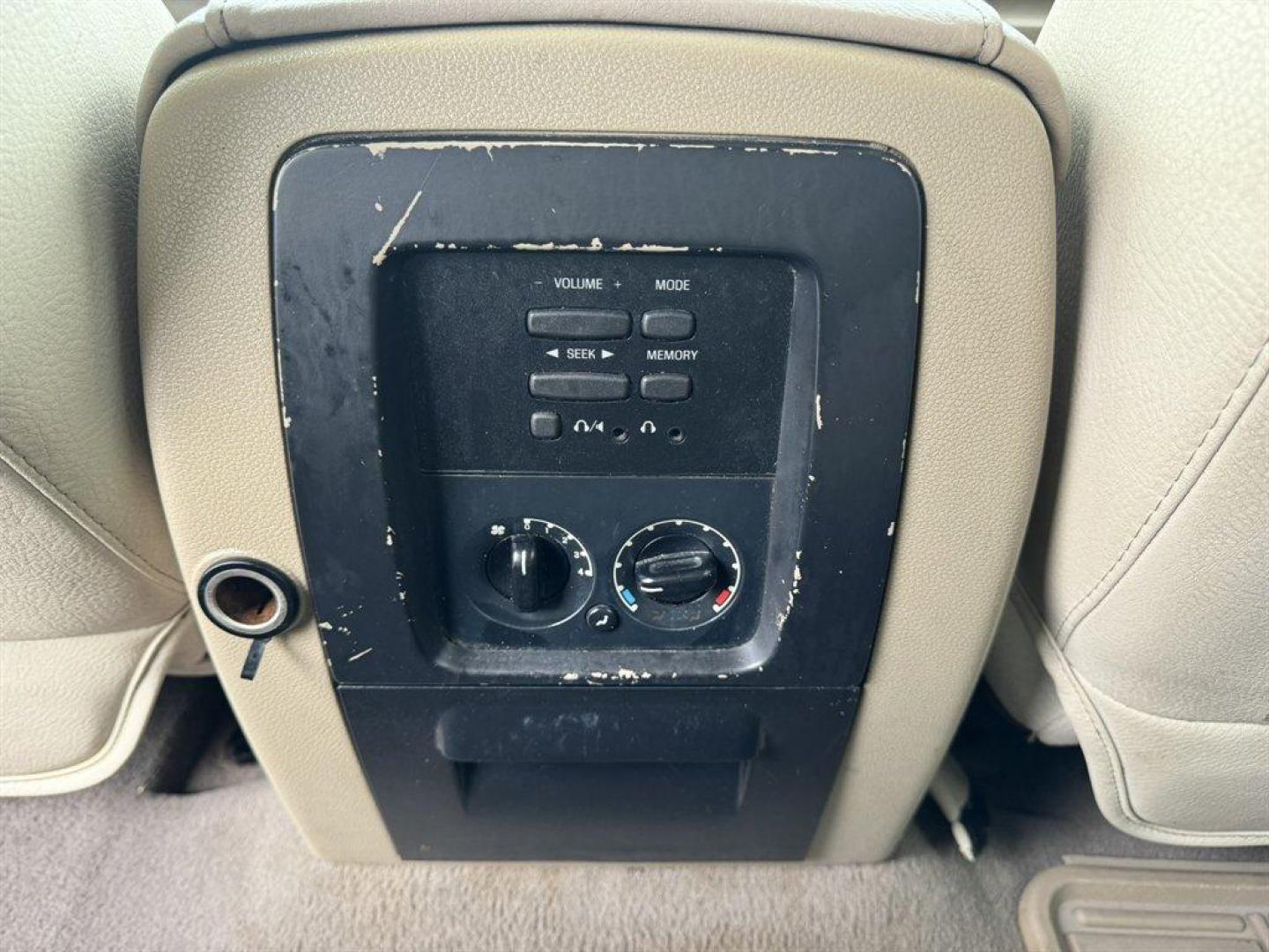 2003 Black /Tan Ford Expedition (1FMEU15W43L) with an 4.6l V8 EFI Sohc 4.6l engine, Automatic transmission, located at 745 East Steele Rd., West Columbia, SC, 29170, (803) 755-9148, 33.927212, -81.148483 - Special Internet Price! 2003 Ford Expedition XLT - Photo#19