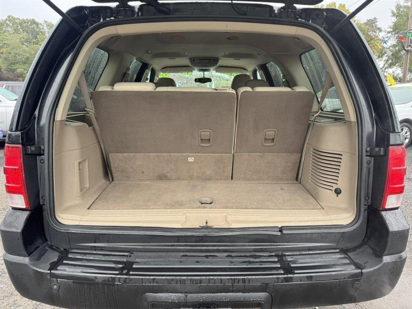 2003 Black /Tan Ford Expedition (1FMEU15W43L) with an 4.6l V8 EFI Sohc 4.6l engine, Automatic transmission, located at 745 East Steele Rd., West Columbia, SC, 29170, (803) 755-9148, 33.927212, -81.148483 - Special Internet Price! 2003 Ford Expedition XLT - Photo#24