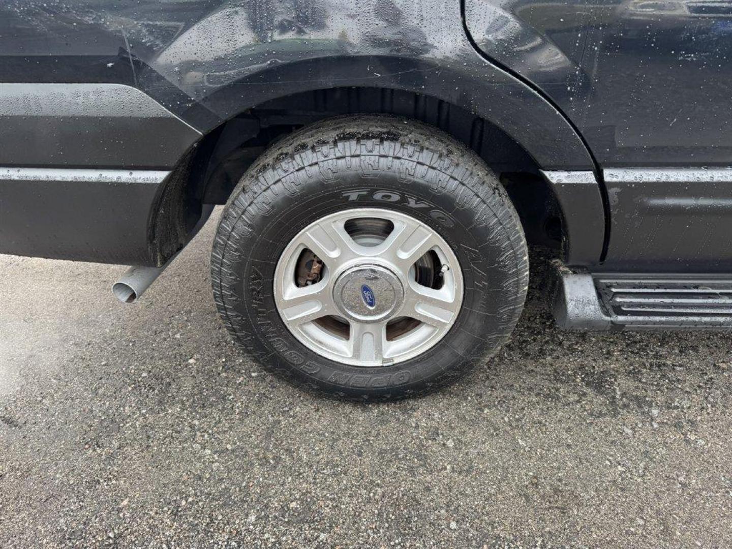 2003 Black /Tan Ford Expedition (1FMEU15W43L) with an 4.6l V8 EFI Sohc 4.6l engine, Automatic transmission, located at 745 East Steele Rd., West Columbia, SC, 29170, (803) 755-9148, 33.927212, -81.148483 - Special Internet Price! 2003 Ford Expedition XLT - Photo#27