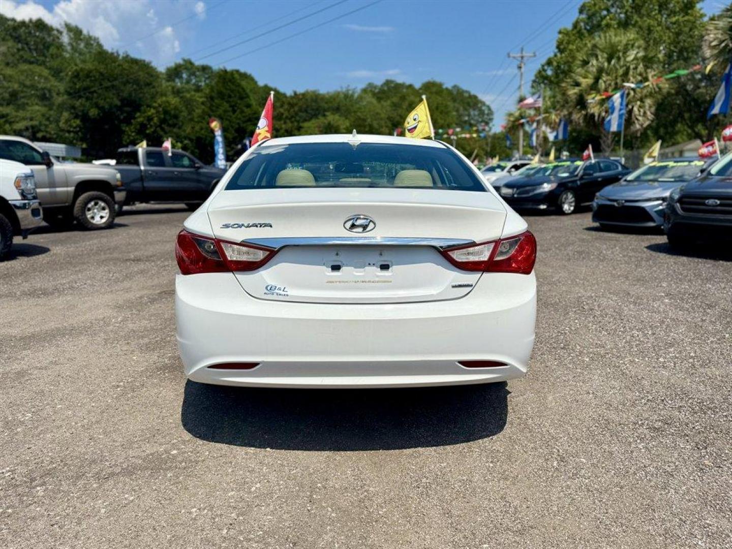 2013 White /Tan Hyundai Sonata Limited Auto (5NPEC4AC3DH) with an 2.4l I-4 DI Dohc 2.4l engine, Automatic transmission, located at 745 East Steele Rd., West Columbia, SC, 29170, (803) 755-9148, 33.927212, -81.148483 - Special Internet Price! 2013 Hyundai Sonata - Photo#4