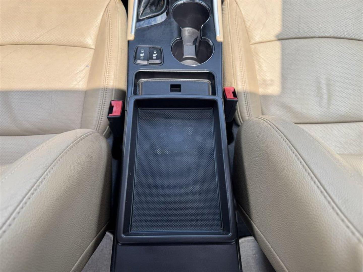 2013 White /Tan Hyundai Sonata Limited Auto (5NPEC4AC3DH) with an 2.4l I-4 DI Dohc 2.4l engine, Automatic transmission, located at 745 East Steele Rd., West Columbia, SC, 29170, (803) 755-9148, 33.927212, -81.148483 - Special Internet Price! 2013 Hyundai Sonata - Photo#15