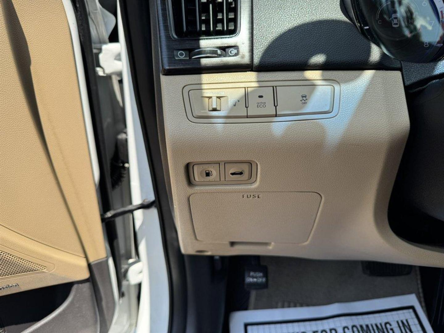 2013 White /Tan Hyundai Sonata Limited Auto (5NPEC4AC3DH) with an 2.4l I-4 DI Dohc 2.4l engine, Automatic transmission, located at 745 East Steele Rd., West Columbia, SC, 29170, (803) 755-9148, 33.927212, -81.148483 - Special Internet Price! 2013 Hyundai Sonata - Photo#19