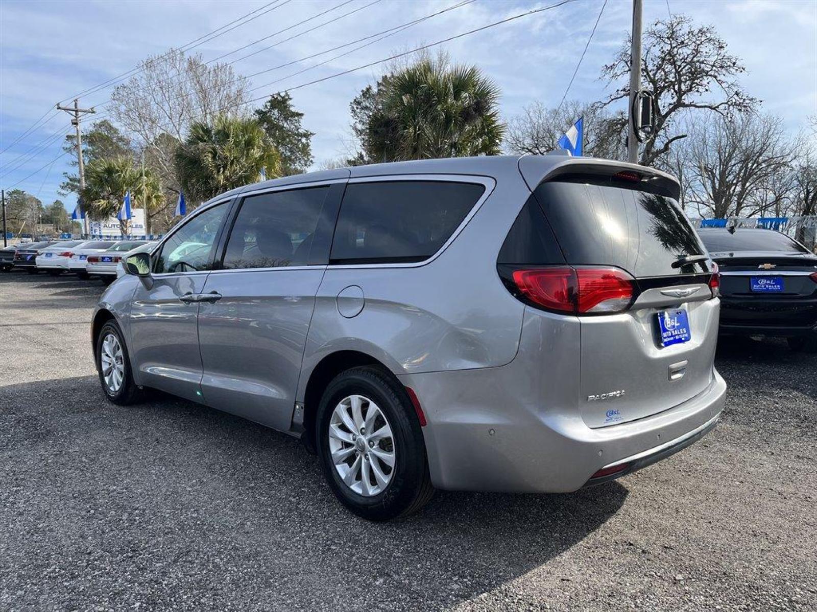 2019 Grey /Black Chrysler Pacifica (2C4RC1FG0KR) with an 3.6l V6 MPI Dohc 3.6l engine, Automatic transmission, located at 745 East Steele Rd., West Columbia, SC, 29170, (803) 755-9148, 33.927212, -81.148483 - Special Internet Price - 2019 Chrysler Pacifica with 3rd row seating, captain seats, bluetooth, navigation, powered windows, black cloth seating, plus more! - Photo #1