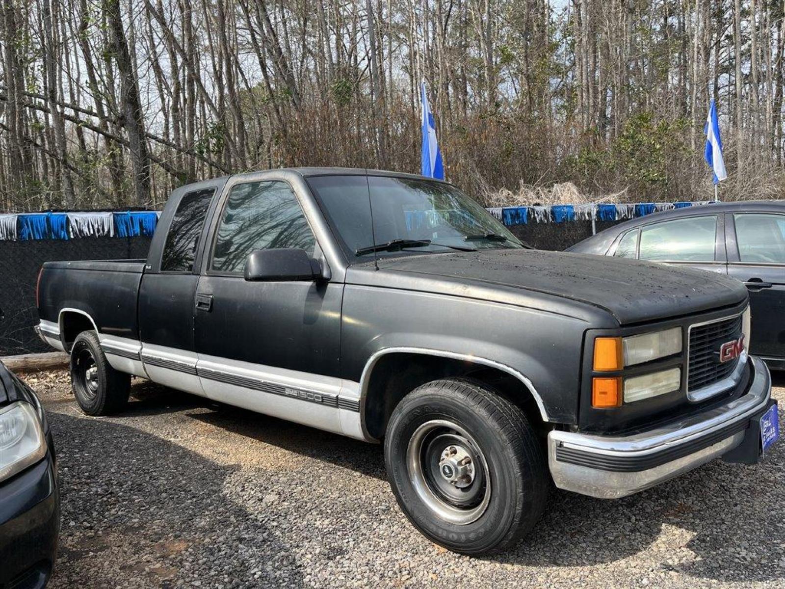 1994 Black /Grey GMC C/K1500 (2GTEC19K9R1) with an 5.7l V8 TBI LPG/GAS 5.7l engine, Automatic transmission, located at 745 East Steele Rd., West Columbia, SC, 29170, (803) 755-9148, 33.927212, -81.148483 - CASH CAR! AS IS, AS IS, AS IS!! - Photo #3