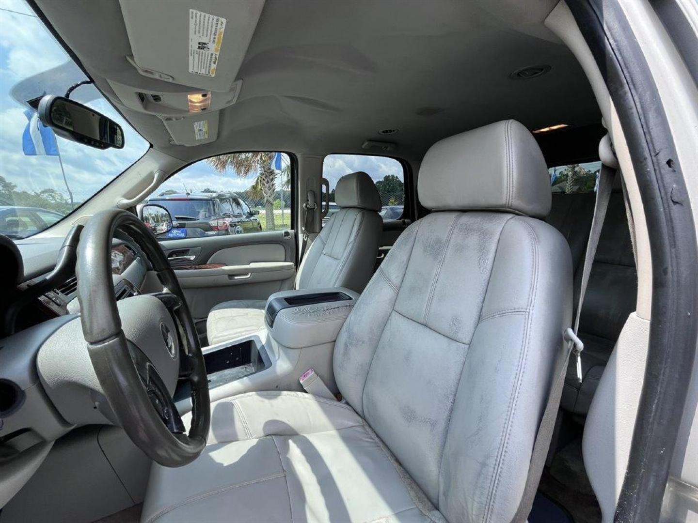 2007 Silver /Tan Chevrolet Tahoe (1GNFC13097J) with an 5.3l V8 SFI Flex 5.3l engine, Automatic transmission, located at 745 East Steele Rd., West Columbia, SC, 29170, (803) 755-9148, 33.927212, -81.148483 - Special Internet Price! 2007 Chevrolet Tahoe LT with AM/FM radio, Cruise control, Automatic air conditioning, Leather interior, Powered windows, Powered door locks, Plus more! - Photo#12