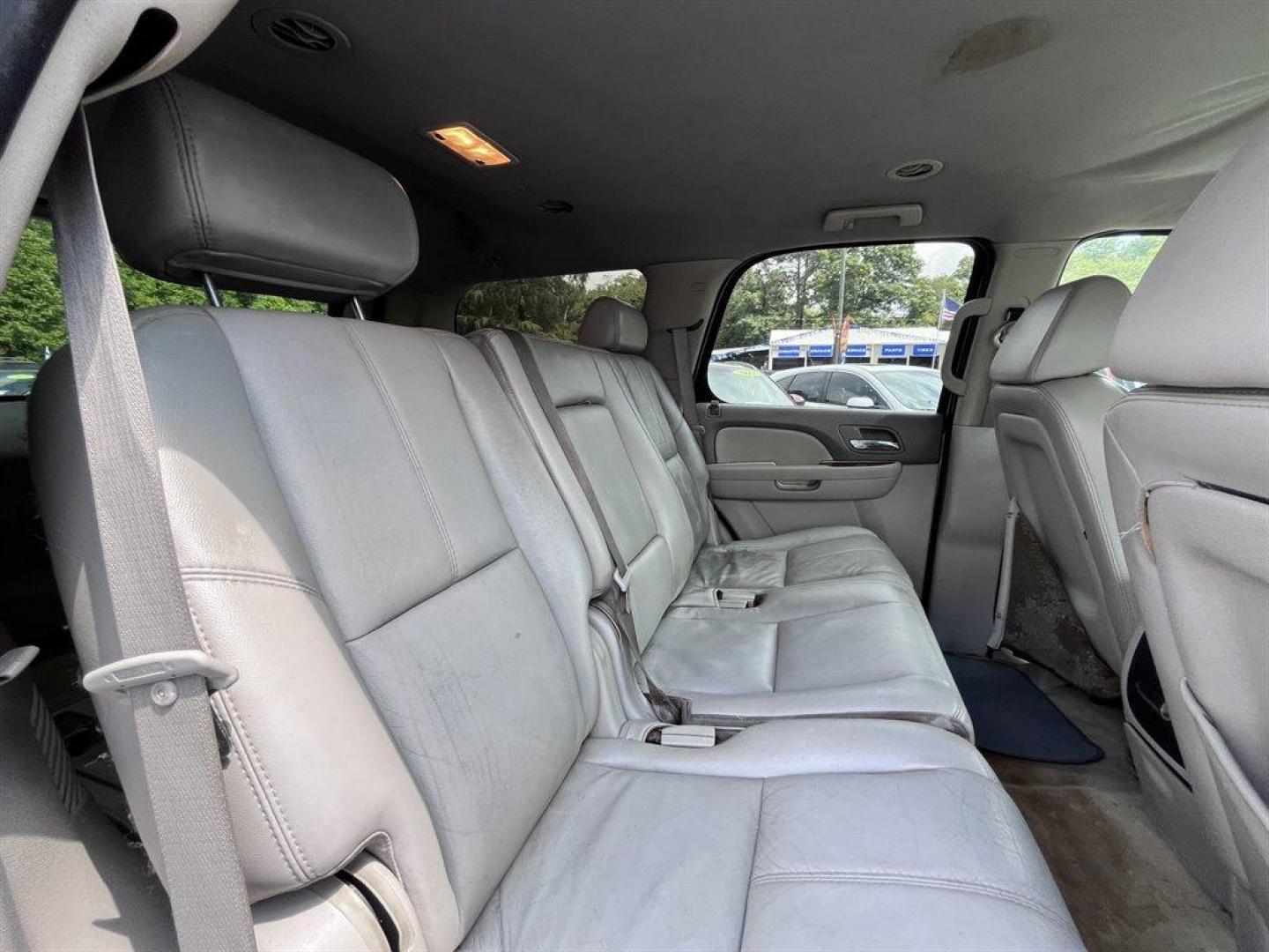 2007 Silver /Tan Chevrolet Tahoe (1GNFC13097J) with an 5.3l V8 SFI Flex 5.3l engine, Automatic transmission, located at 745 East Steele Rd., West Columbia, SC, 29170, (803) 755-9148, 33.927212, -81.148483 - Special Internet Price! 2007 Chevrolet Tahoe LT with AM/FM radio, Cruise control, Automatic air conditioning, Leather interior, Powered windows, Powered door locks, Plus more! - Photo#16