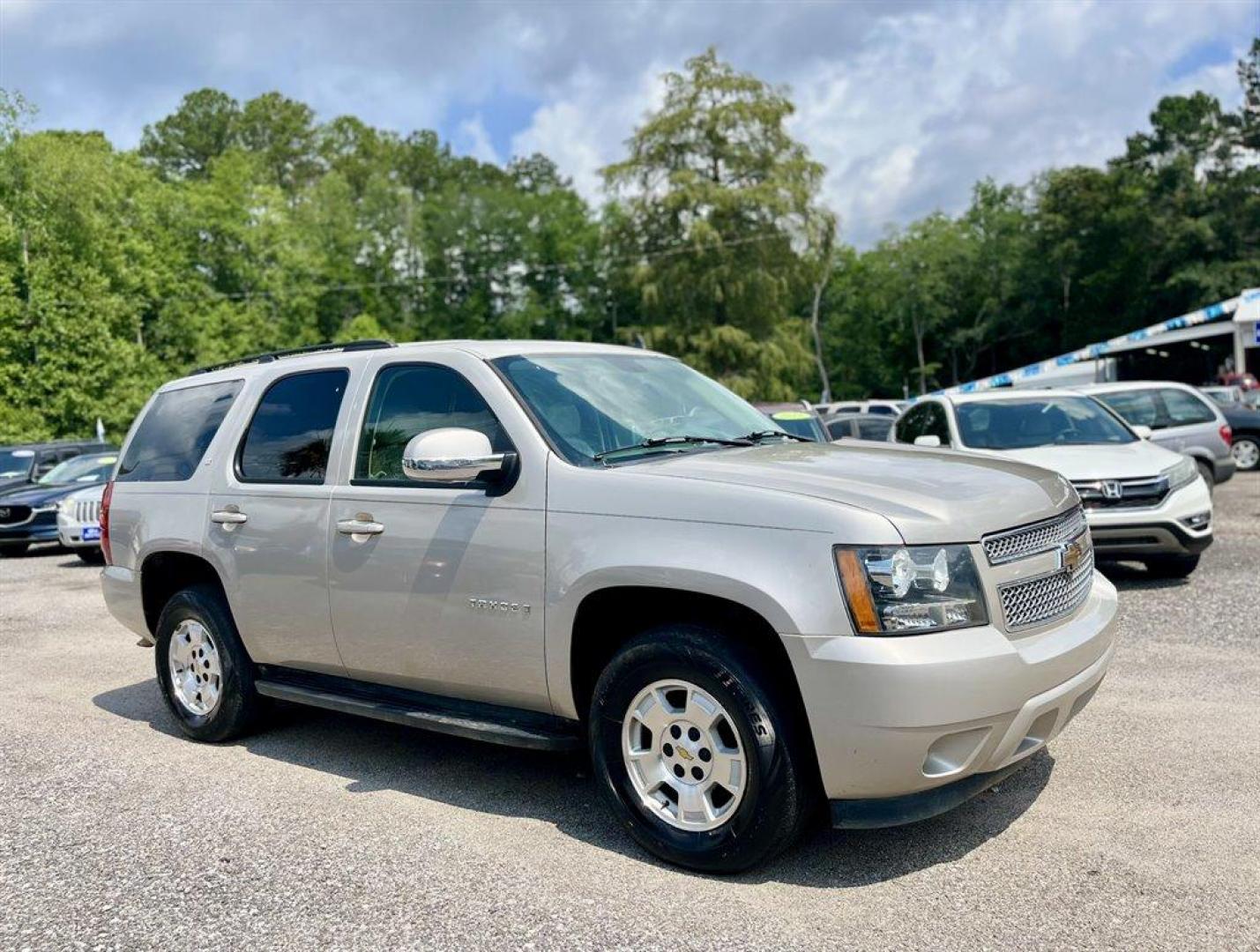 2007 Silver /Tan Chevrolet Tahoe (1GNFC13097J) with an 5.3l V8 SFI Flex 5.3l engine, Automatic transmission, located at 745 East Steele Rd., West Columbia, SC, 29170, (803) 755-9148, 33.927212, -81.148483 - Special Internet Price! 2007 Chevrolet Tahoe LT with AM/FM radio, Cruise control, Automatic air conditioning, Leather interior, Powered windows, Powered door locks, Plus more! - Photo#3