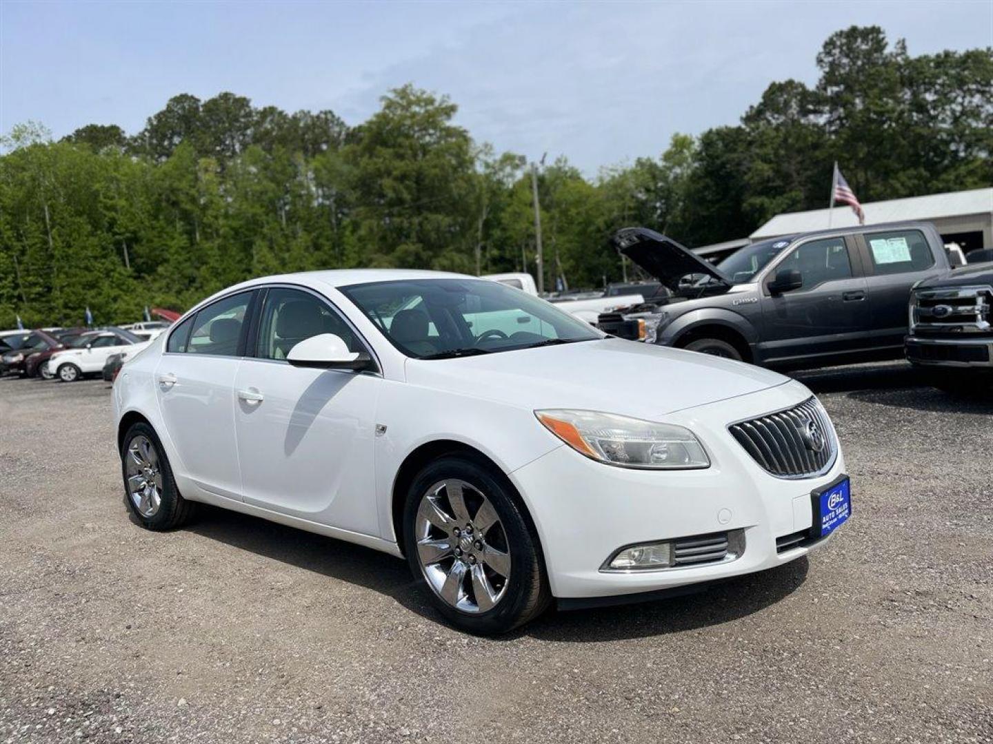 2011 White /Tan Buick Regal CXL - 1XL (W04GN5EC7B1) with an 2.4l I-4 Sidi Dohc 2.4l engine, Automatic transmission, located at 745 East Steele Rd., West Columbia, SC, 29170, (803) 755-9148, 33.927212, -81.148483 - Special Internet Price! 2011 Buick Regal CXL with leather and heated front seats, XM Satellite Radio, USB port, MP3 auxiliary jack, Bluetooth for phone and OnStar. - Photo#3