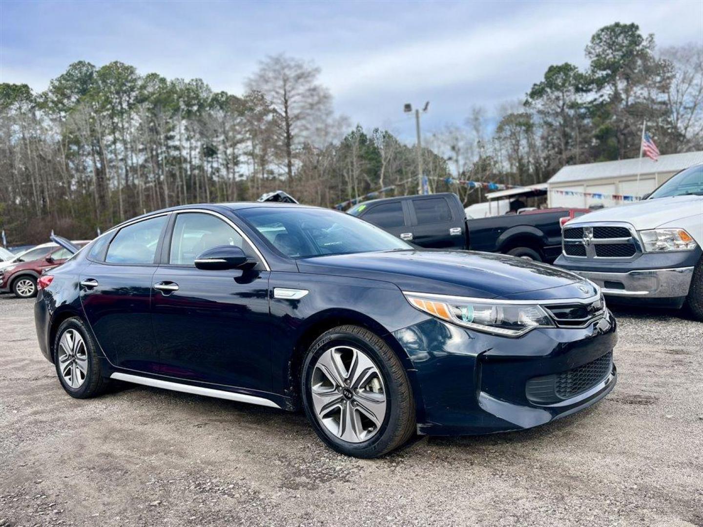 2017 Black /Black Kia Optima (KNAGU4LE0H5) with an 2.0l I-4 DI Dohc Hybrid 2 engine, Automatic transmission, located at 745 East Steele Rd., West Columbia, SC, 29170, (803) 755-9148, 33.927212, -81.148483 - Special Internet Price! 2017 Kia Optima Hybrid with Bluetooth, AM/FM/MP3/SiriusXM Premium Audio System, Backup Camera, Navigation, Cruise Control, Remote Keyless Entry, Black Leather Interior, Heated Front Seats, Dual Zone Front Automatic Air Conditioning, Plus More! - Photo#3