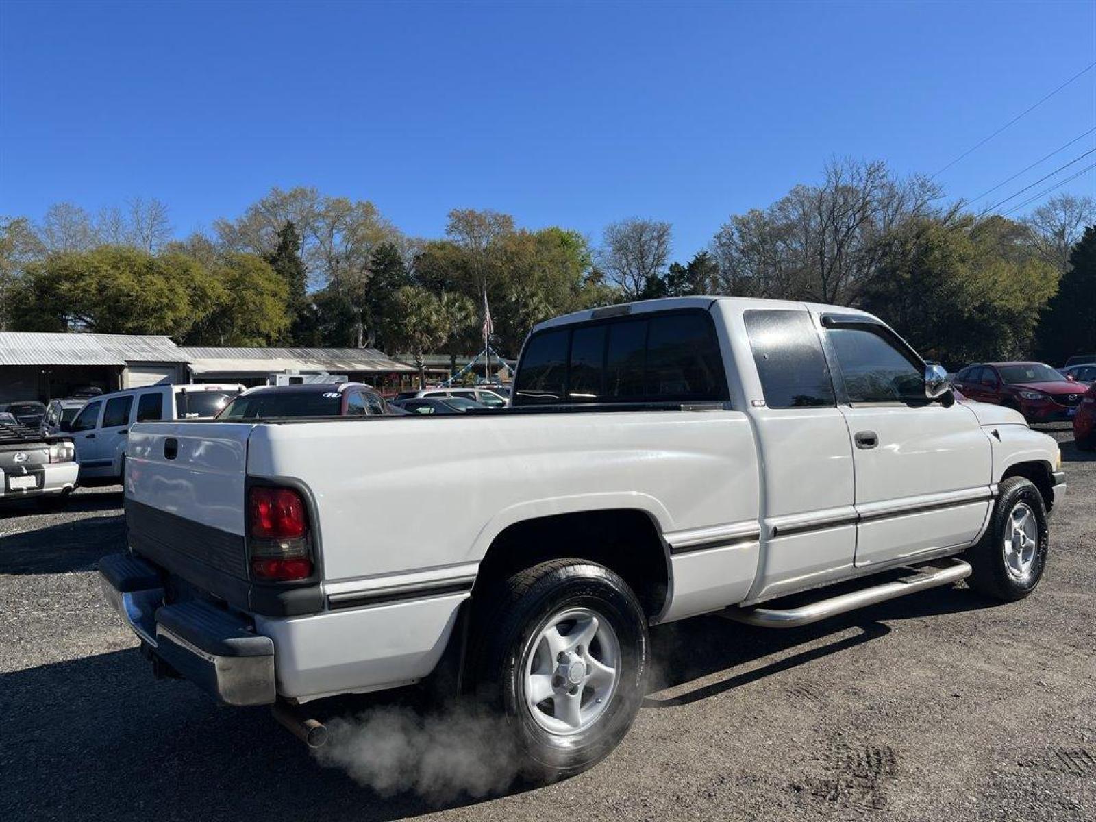 1997 White /Grey Dodge RAM 1500 (3B7HC13Z0VG) with an 5.9l V8 MPI 5.9l engine, Automatic transmission, located at 745 East Steele Rd., West Columbia, SC, 29170, (803) 755-9148, 33.927212, -81.148483 - Photo #2