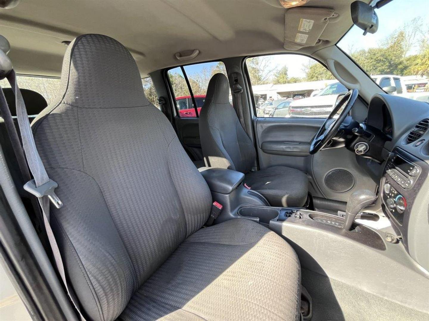 2007 White /Grey Jeep Liberty Sport 4WD (1J4GL48K17W) with an 3.7l V6 MPI 3.7l engine, Automatic transmission, located at 745 East Steele Rd., West Columbia, SC, 29170, (803) 755-9148, 33.927212, -81.148483 - 2007 Jeep Liberty- CASH SALE- AS IS, AS IS, AS IS! - Photo#19