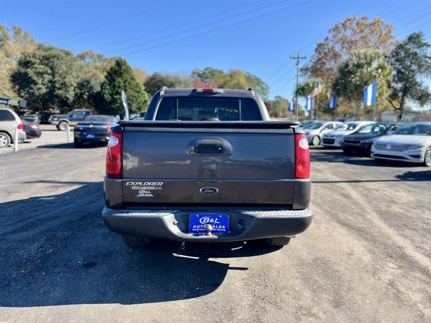 2005 Grey /Tan Ford Explorer Sport Trac (1FMZU67K65U) with an 4.0l V6 EFI Sohc 4.0l engine, Automatic transmission, located at 745 East Steele Rd., West Columbia, SC, 29170, (803) 755-9148, 33.927212, -81.148483 - Special Internet Price! 2005 Ford Explorer Sport Trac with AM/FM radio, Manual air conditioning, Leather interior, Powered windows, Powered door locks, Plus more! - Photo#3