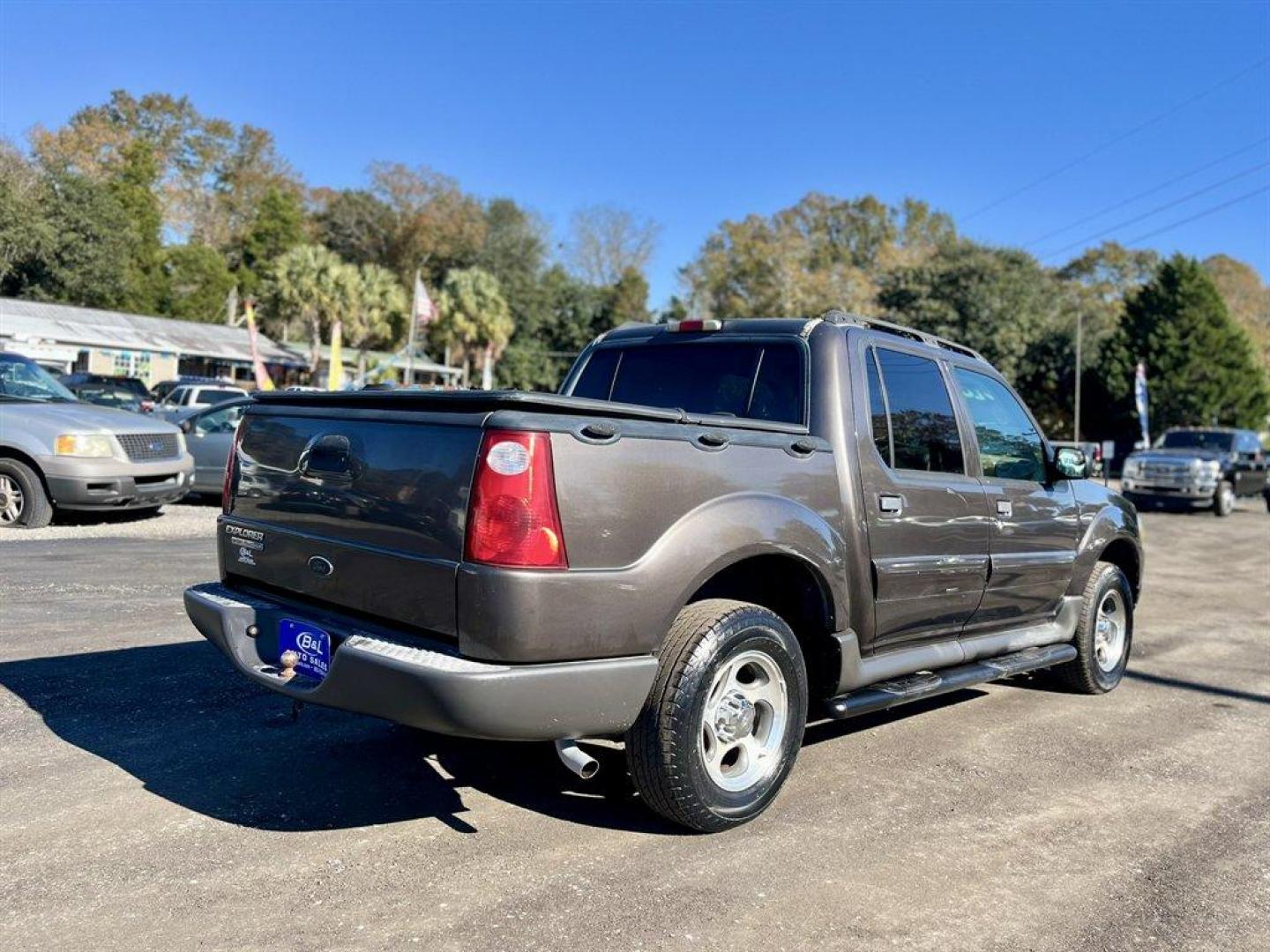 2005 Grey /Tan Ford Explorer Sport Trac (1FMZU67K65U) with an 4.0l V6 EFI Sohc 4.0l engine, Automatic transmission, located at 745 East Steele Rd., West Columbia, SC, 29170, (803) 755-9148, 33.927212, -81.148483 - Special Internet Price! 2005 Ford Explorer Sport Trac with AM/FM radio, Manual air conditioning, Leather interior, Powered windows, Powered door locks, Plus more! - Photo#4