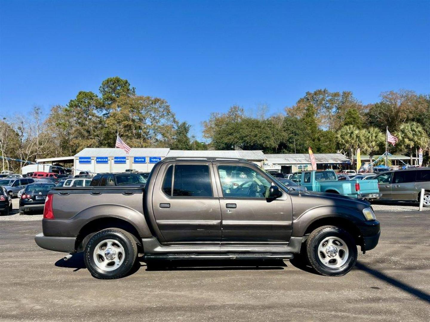 2005 Grey /Tan Ford Explorer Sport Trac (1FMZU67K65U) with an 4.0l V6 EFI Sohc 4.0l engine, Automatic transmission, located at 745 East Steele Rd., West Columbia, SC, 29170, (803) 755-9148, 33.927212, -81.148483 - Special Internet Price! 2005 Ford Explorer Sport Trac with AM/FM radio, Manual air conditioning, Leather interior, Powered windows, Powered door locks, Plus more! - Photo#5