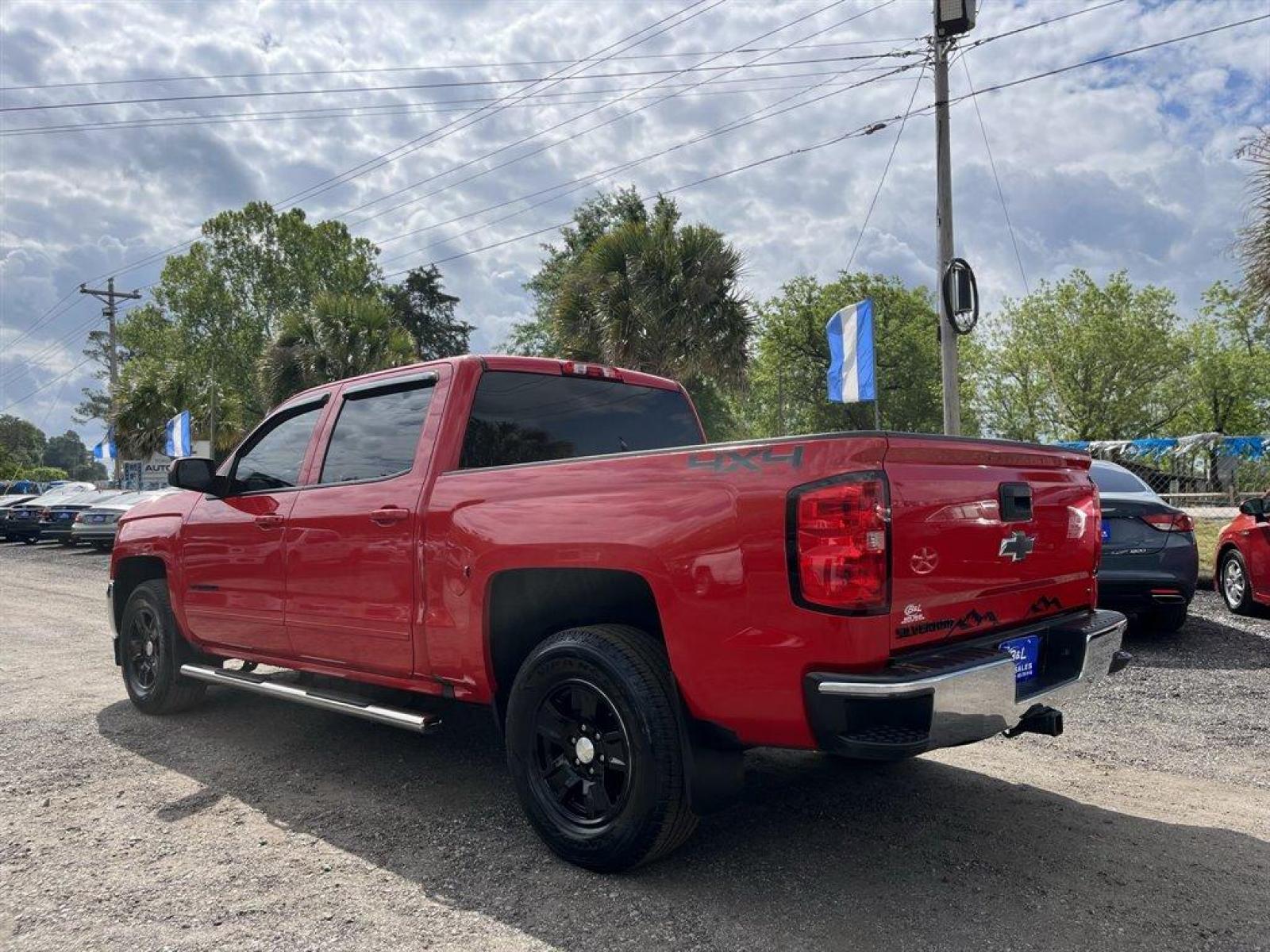 2017 Red /Black Chevrolet Silverado 1500 LT Crew Cab 4WD (3GCUKRECXHG) with an 5.3l V8 DI VVT Flex 5.3l engine, Automatic transmission, located at 745 East Steele Rd., West Columbia, SC, 29170, (803) 755-9148, 33.927212, -81.148483 - Special Internet Price! 2017 Chevrolet Silverado LT 1500 with Bluetooth, backup camera, seats 6, Chevrolet MyLink Radio with 8 diagonal color touch-screen, AM/FM stereo, digital clock, USB ports, auxiliary jack, voice-activated technology for radio and phone; and Shop with the ability to browse, sel - Photo #2