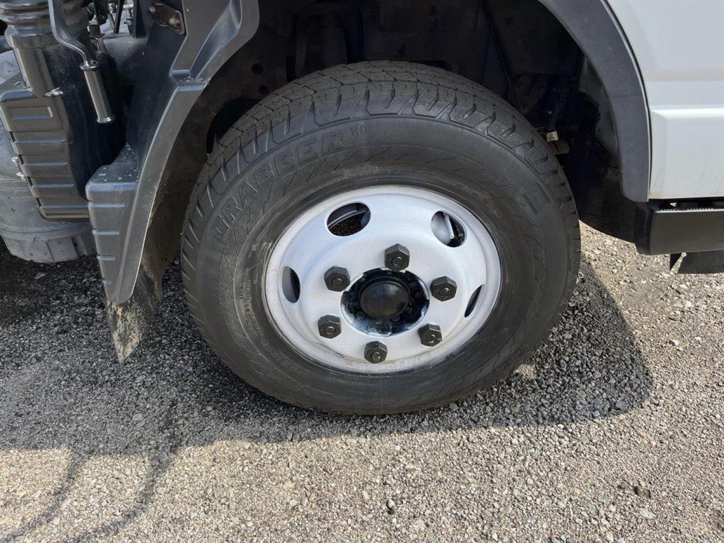 2010 White /Grey Mitsubishi Fuso (JL6BBD1S5AK) with an 4.9l Turbo Diesel 299 CID engine, Automatic transmission, located at 745 East Steele Rd., West Columbia, SC, 29170, (803) 755-9148, 33.927212, -81.148483 - Special Internet Price! 2010 Mitsubishi FUSO *********HUGE PRICE CUT TO MOVE********** - Photo#4